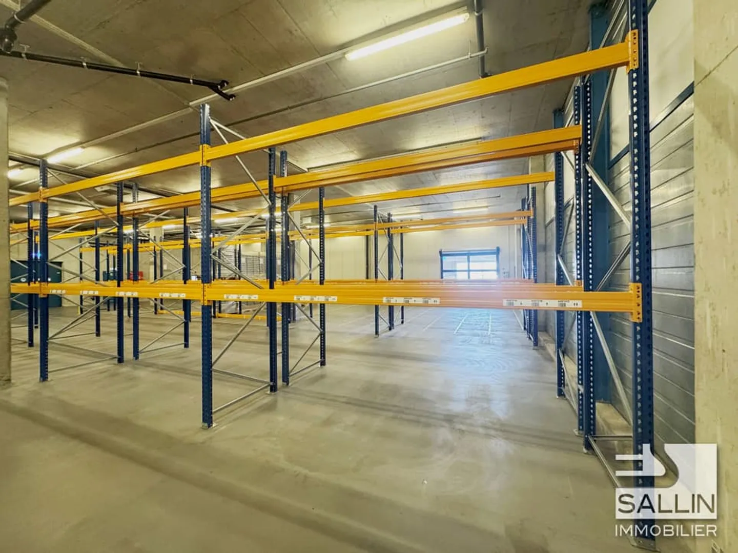 Warehouse/Hall of approx. 763 m², loading dock with loading ramp - Photo 6 of 11