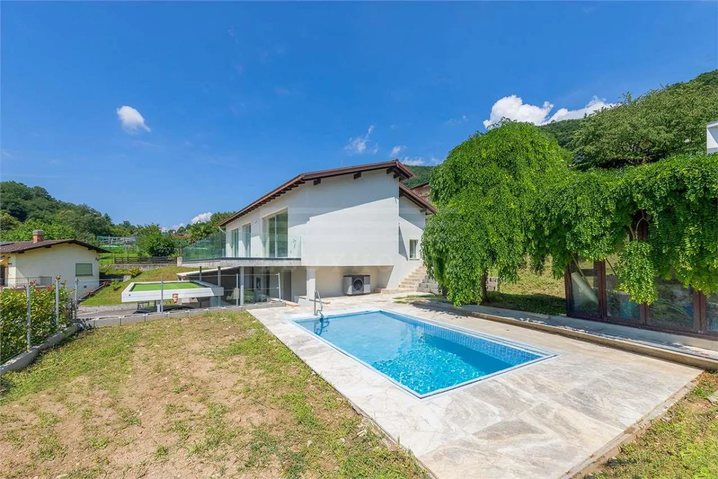 Lugano Carabbia - for rent single-family house with pool - Photo 2 of 13