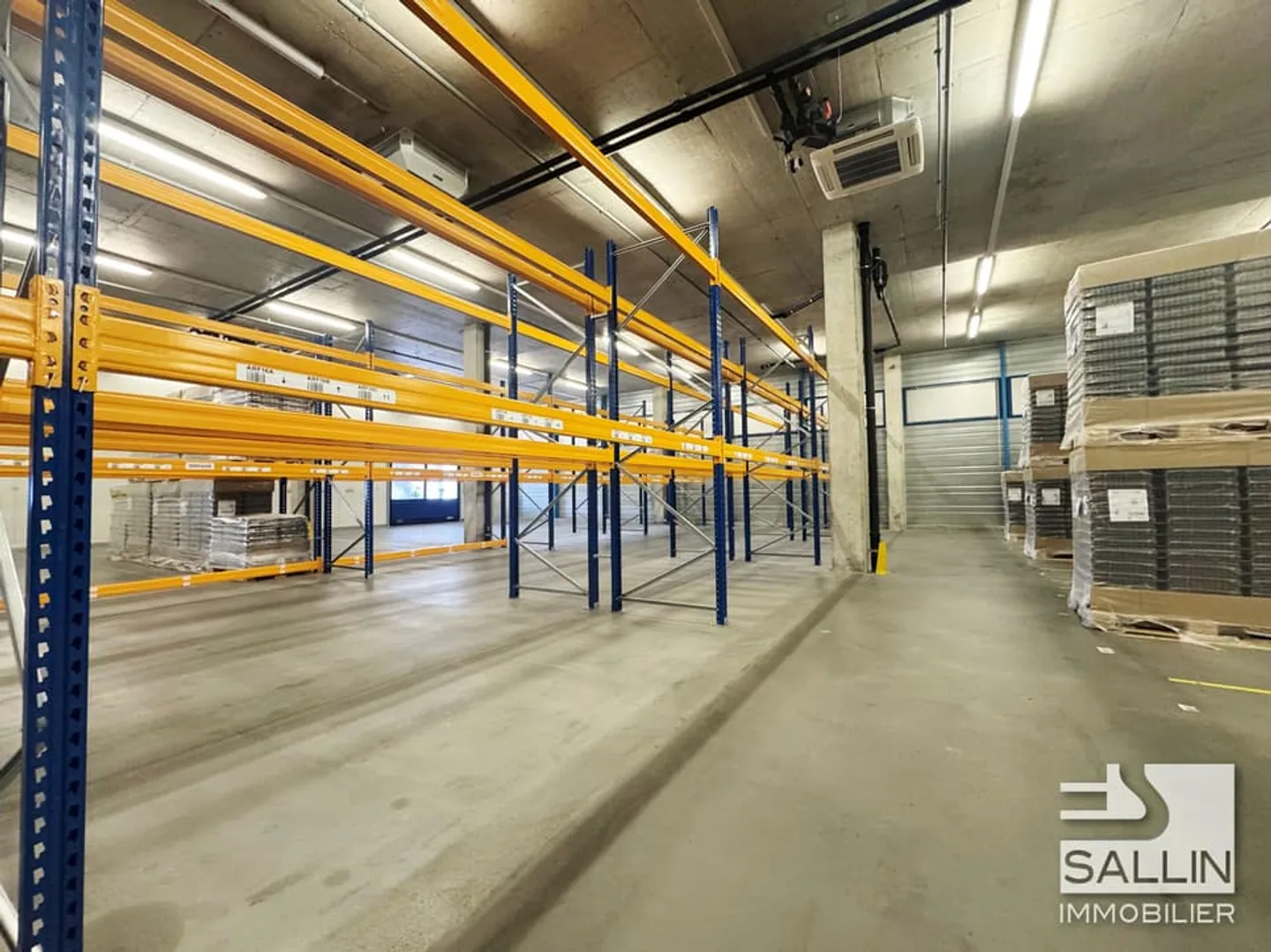 Warehouse/Hall of approx. 763 m², loading dock with loading ramp - Photo 4 of 11