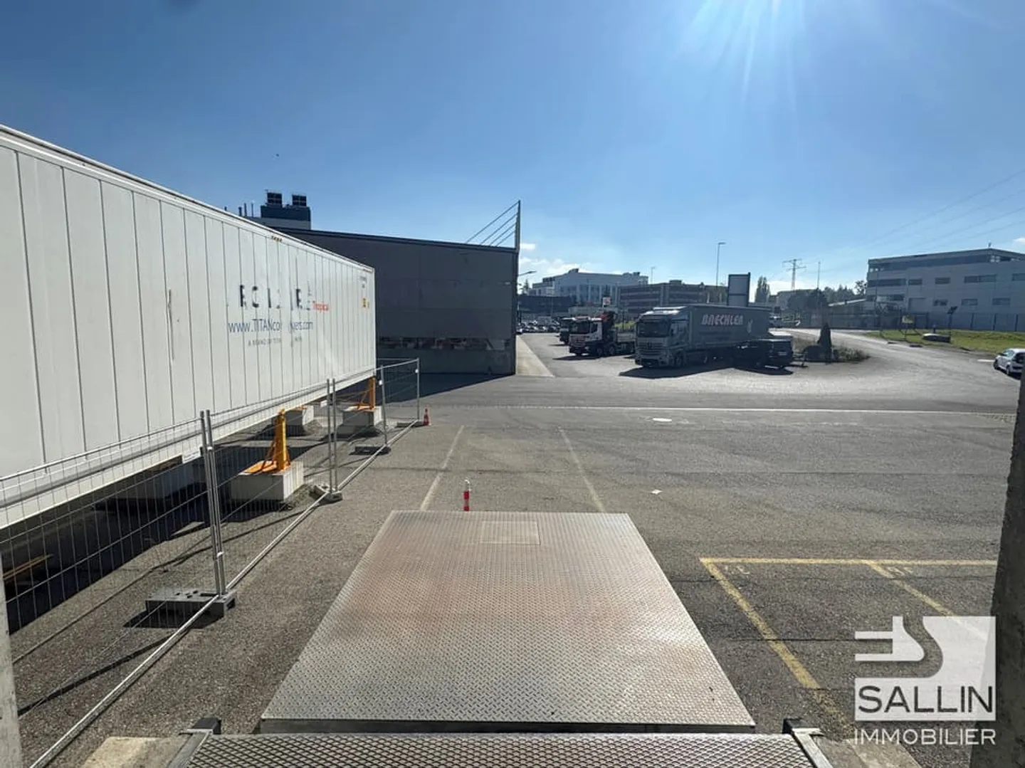 Warehouse/Hall of approx. 763 m², loading dock with loading ramp - Photo 8 of 11