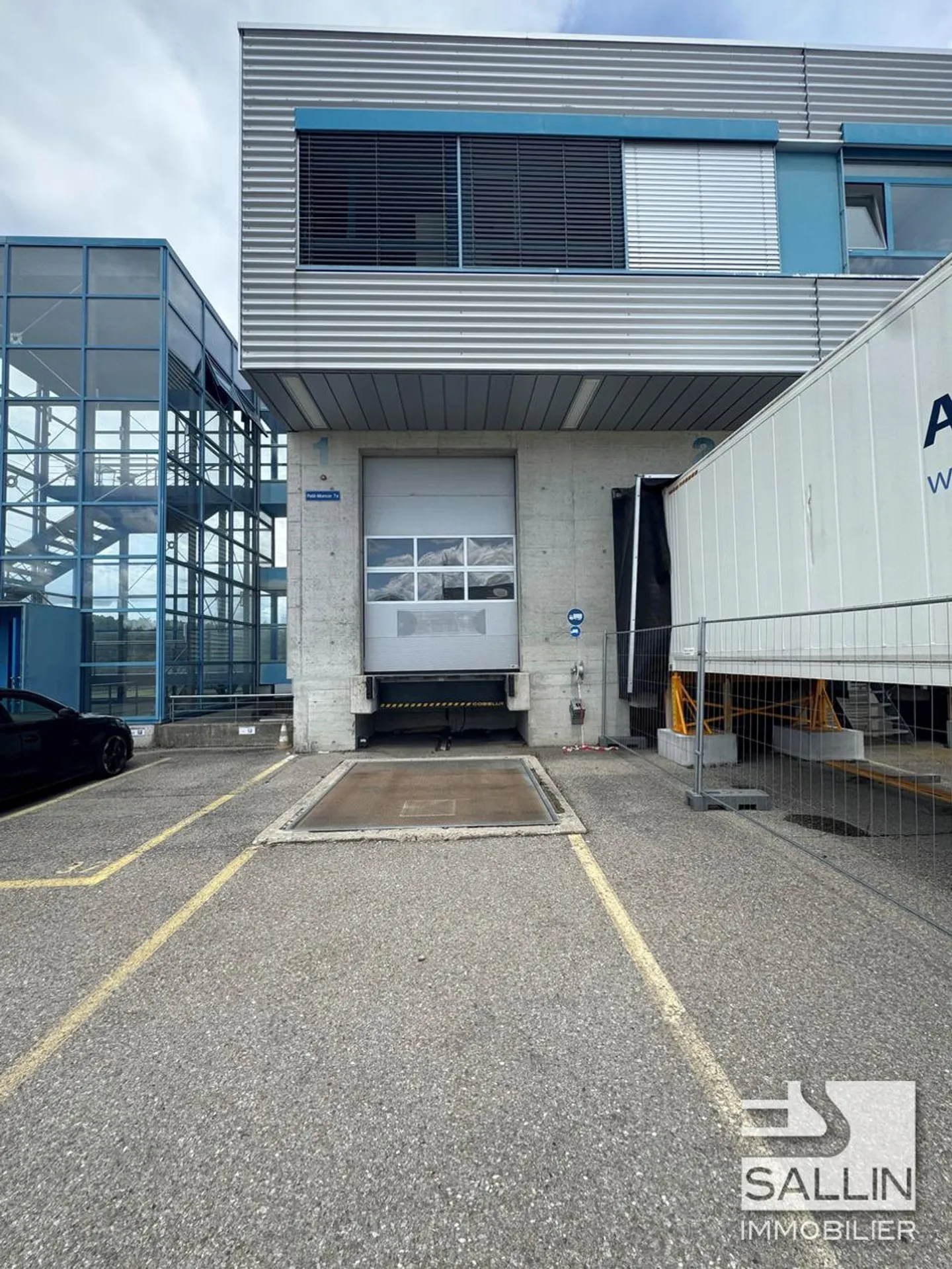 Warehouse/Hall of approx. 763 m², loading dock with loading ramp - Photo 9 of 11