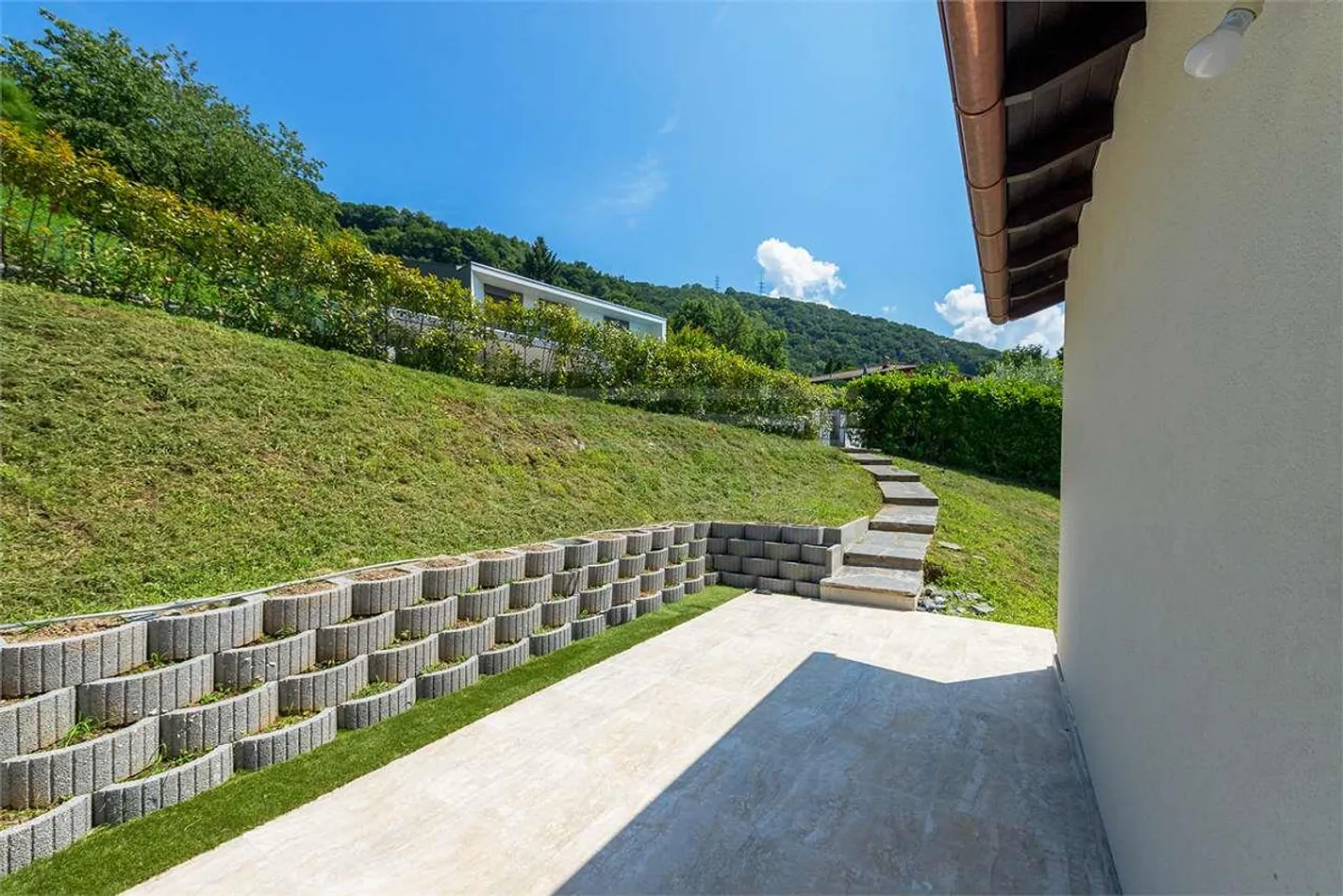 Lugano Carabbia - for rent single-family house with pool - Photo 11 of 13