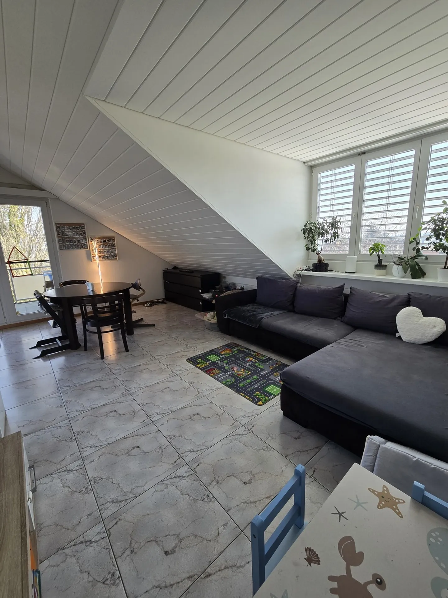 Charming Apartment with Balcony - Photo 2 of 5