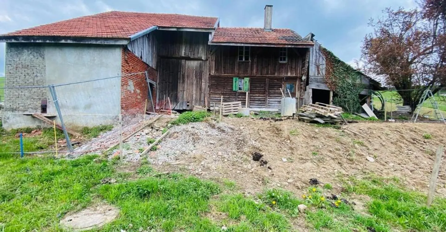 2600 m2 Grundstück renovationsbedürftiges Haus mit Potential - Foto 4 di 5