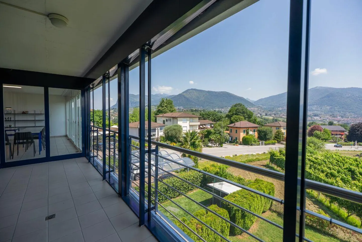Vendiamo a Novazzano un grande appartamento di 5.5 locali per attività commerciali - Foto 8 di 15
