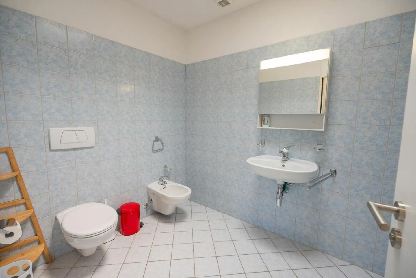 Vendiamo a Novazzano un grande appartamento di 5.5 locali per attività commerciali - Foto 10 di 15