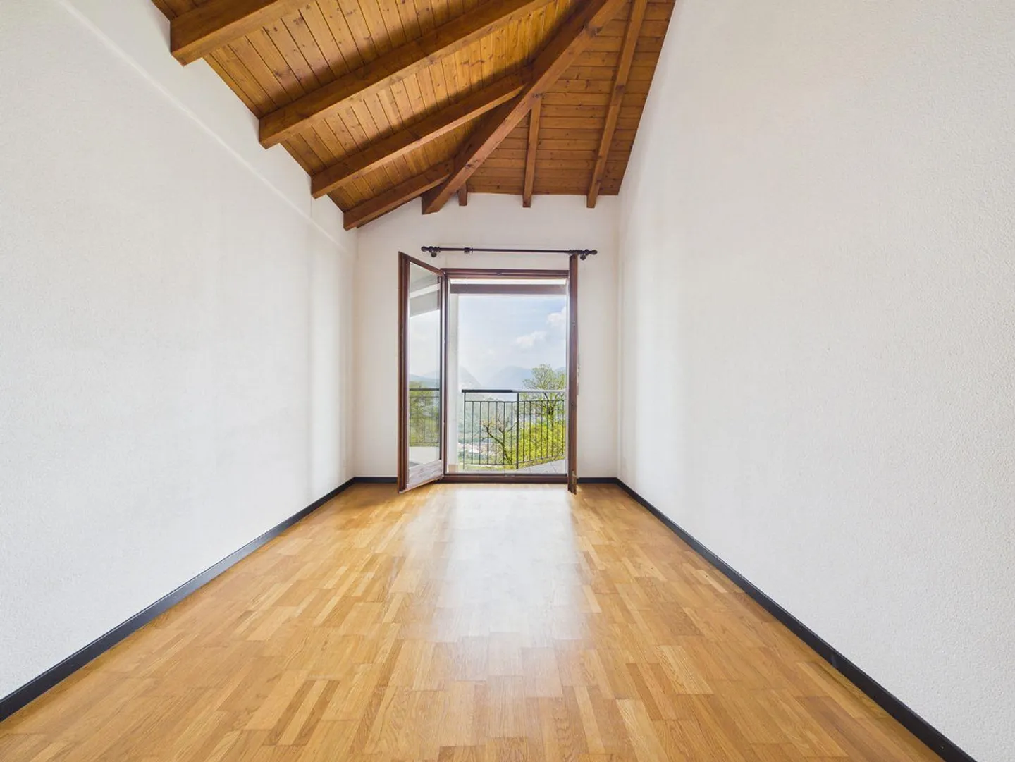 Stilvolle Maisonette mit Panoramablick - Foto 10 von 13