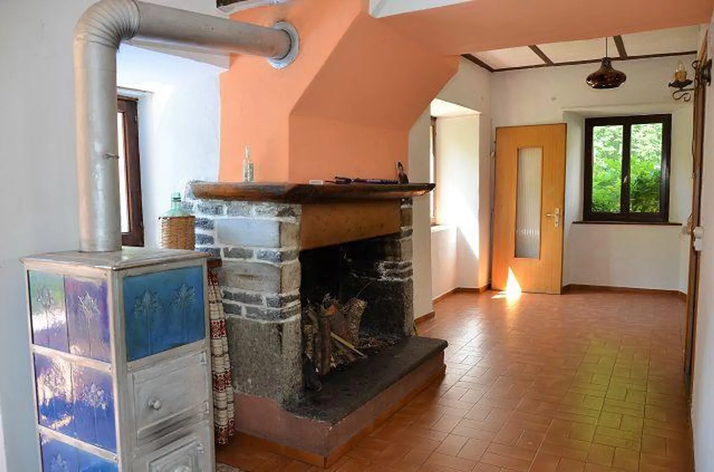 «4-Zimmer-Haus zum Ausbauen mit Garten am Fluss / Casa di 4 loc. da rinnovare con bel giardino vicino al fiume e splendida vista» - Foto 2 di 57