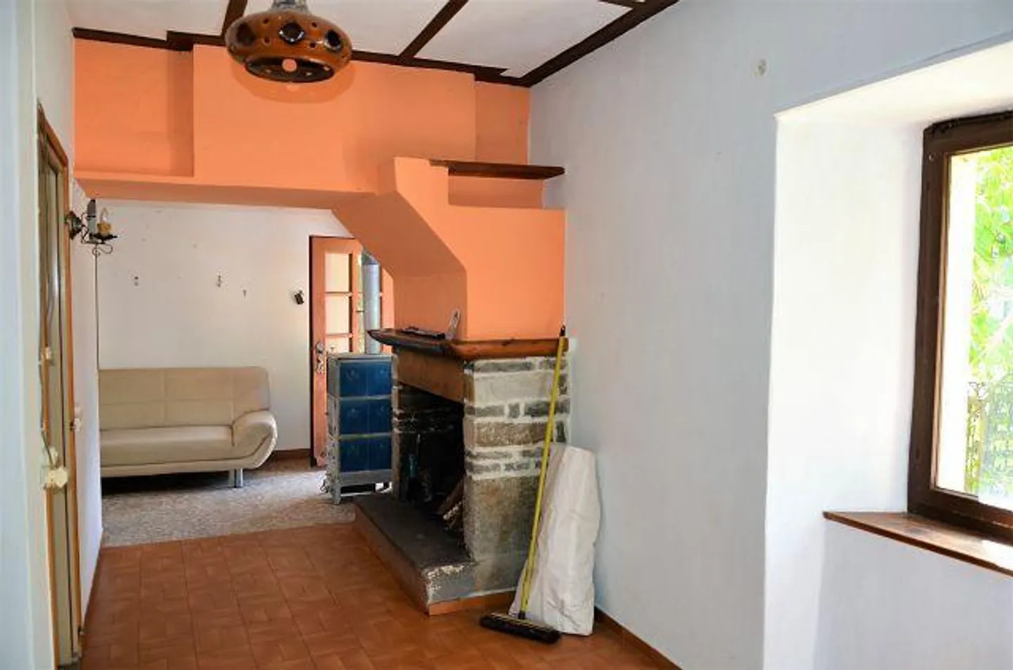 «4-Zimmer-Haus zum Ausbauen mit Garten am Fluss / Casa di 4 loc. da rinnovare con bel giardino vicino al fiume e splendida vista» - Foto 3 di 57