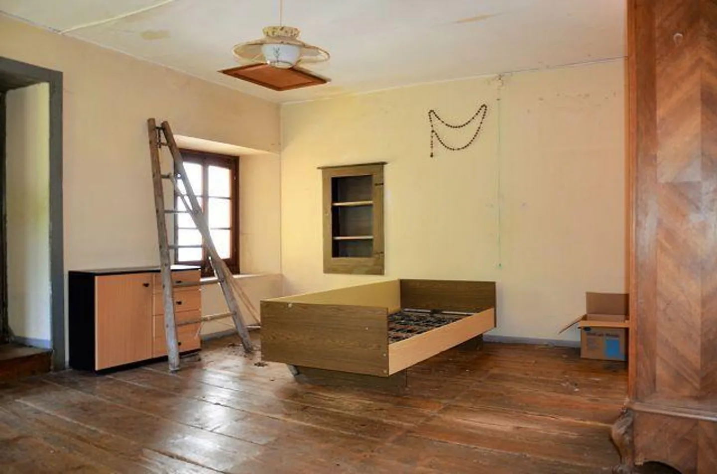 «4-Zimmer-Haus zum Ausbauen mit Garten am Fluss / Casa di 4 loc. da rinnovare con bel giardino vicino al fiume e splendida vista» - Foto 11 di 57