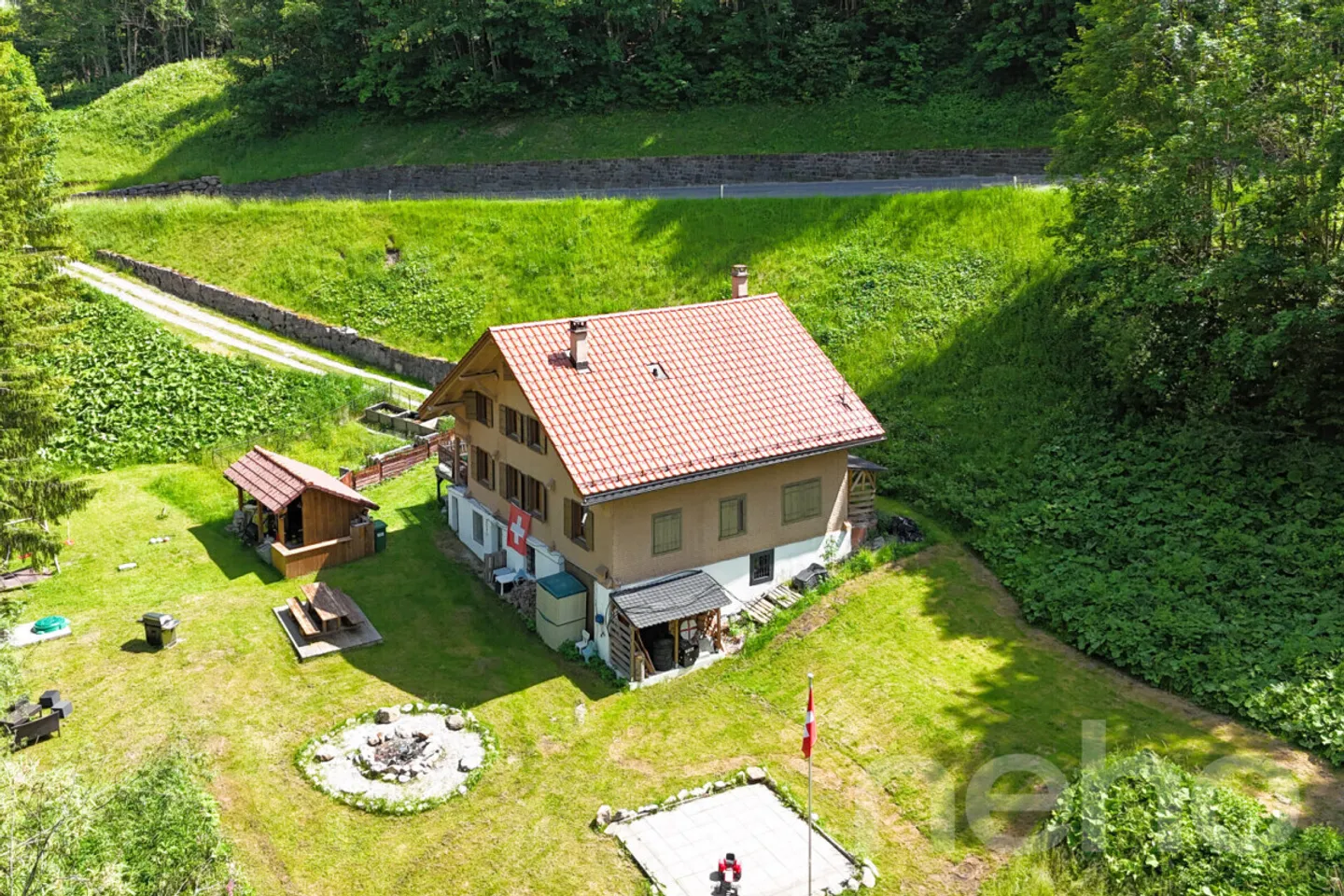 Magnifique chalet rénové - grand terrain et bord de rivière à Etivaz - Photo 10 sur 13