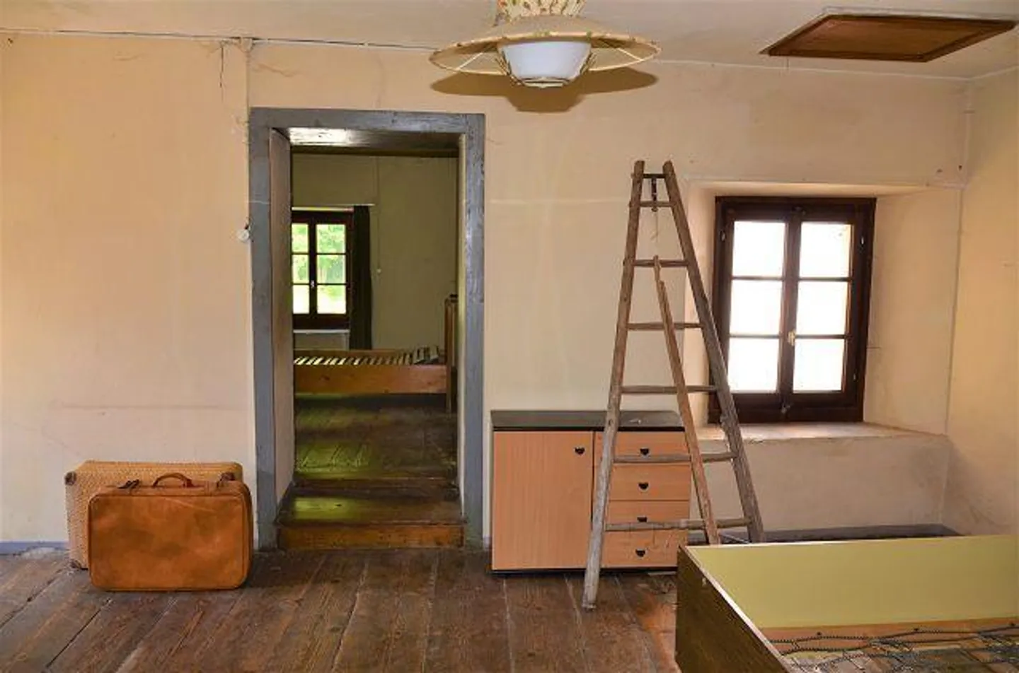 «4-Zimmer-Haus zum Ausbauen mit Garten am Fluss / Casa di 4 loc. da rinnovare con bel giardino vicino al fiume e splendida vista» - Foto 14 di 57