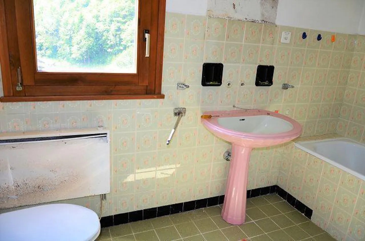 «4-Zimmer-Haus zum Ausbauen mit Garten am Fluss / Casa di 4 loc. da rinnovare con bel giardino vicino al fiume e splendida vista» - Foto 17 di 57