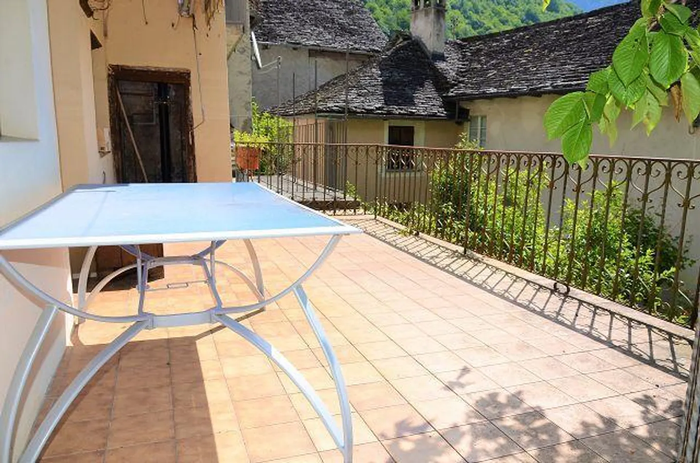 «4-Zimmer-Haus zum Ausbauen mit Garten am Fluss / Casa di 4 loc. da rinnovare con bel giardino vicino al fiume e splendida vista» - Foto 24 di 57