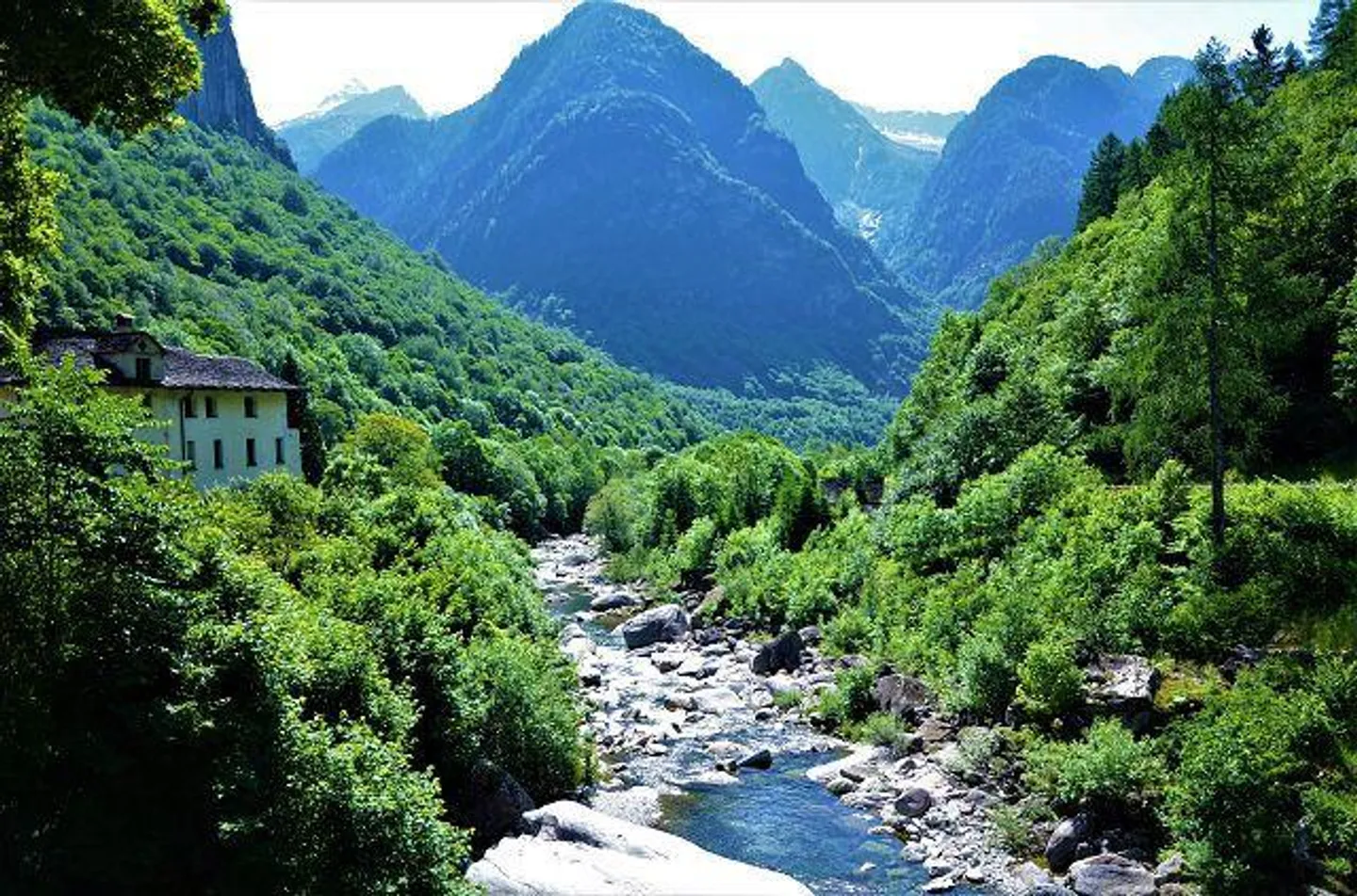«4-Zimmer-Haus zum Ausbauen mit Garten am Fluss / Casa di 4 loc. da rinnovare con bel giardino vicino al fiume e splendida vista» - Foto 29 di 57