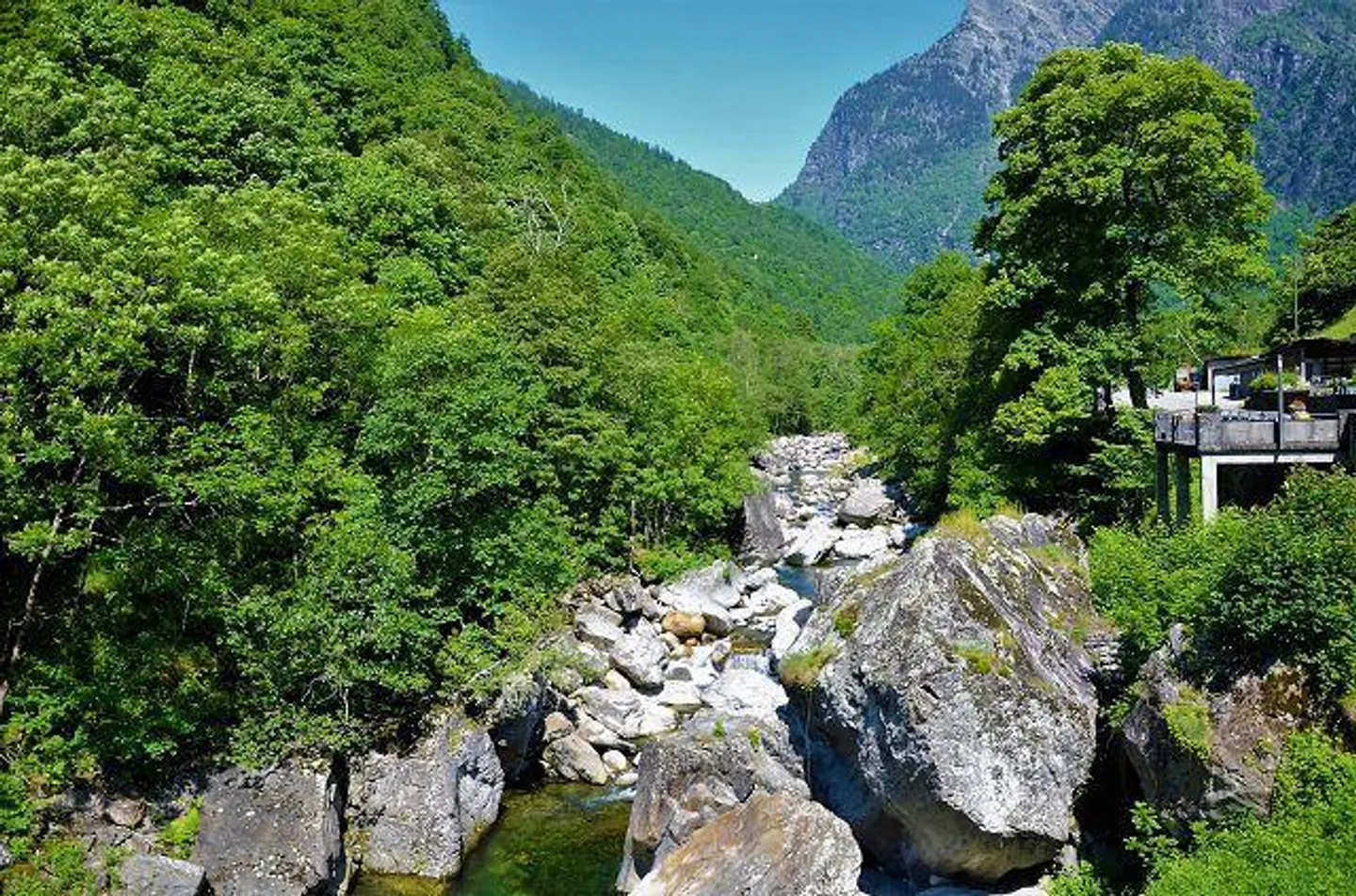 «4-Zimmer-Haus zum Ausbauen mit Garten am Fluss / Casa di 4 loc. da rinnovare con bel giardino vicino al fiume e splendida vista» - Foto 30 di 57