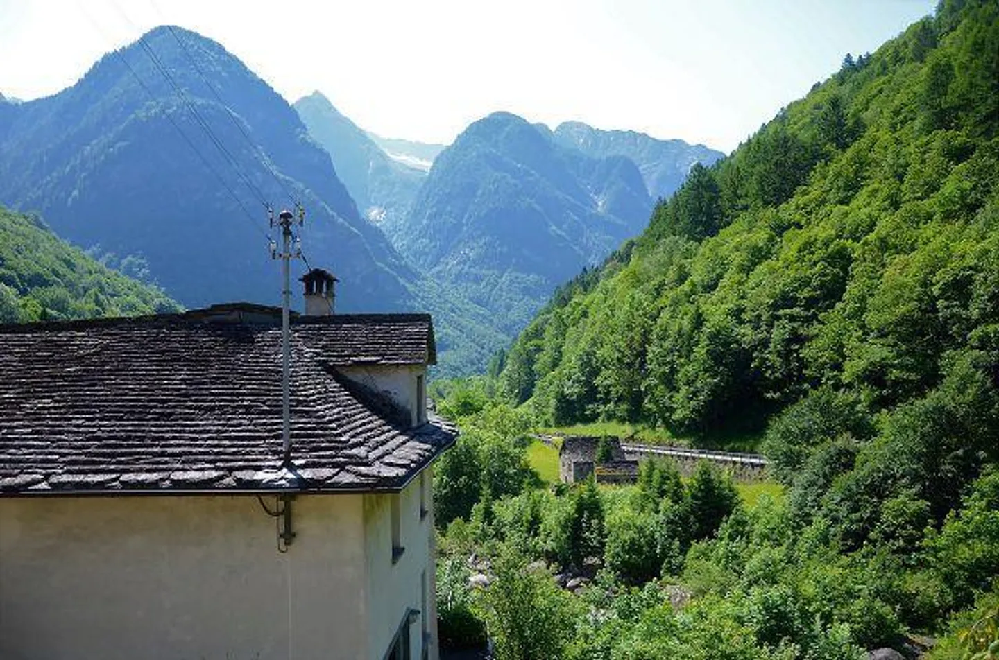 «4-Zimmer-Haus zum Ausbauen mit Garten am Fluss / Casa di 4 loc. da rinnovare con bel giardino vicino al fiume e splendida vista» - Foto 31 di 57