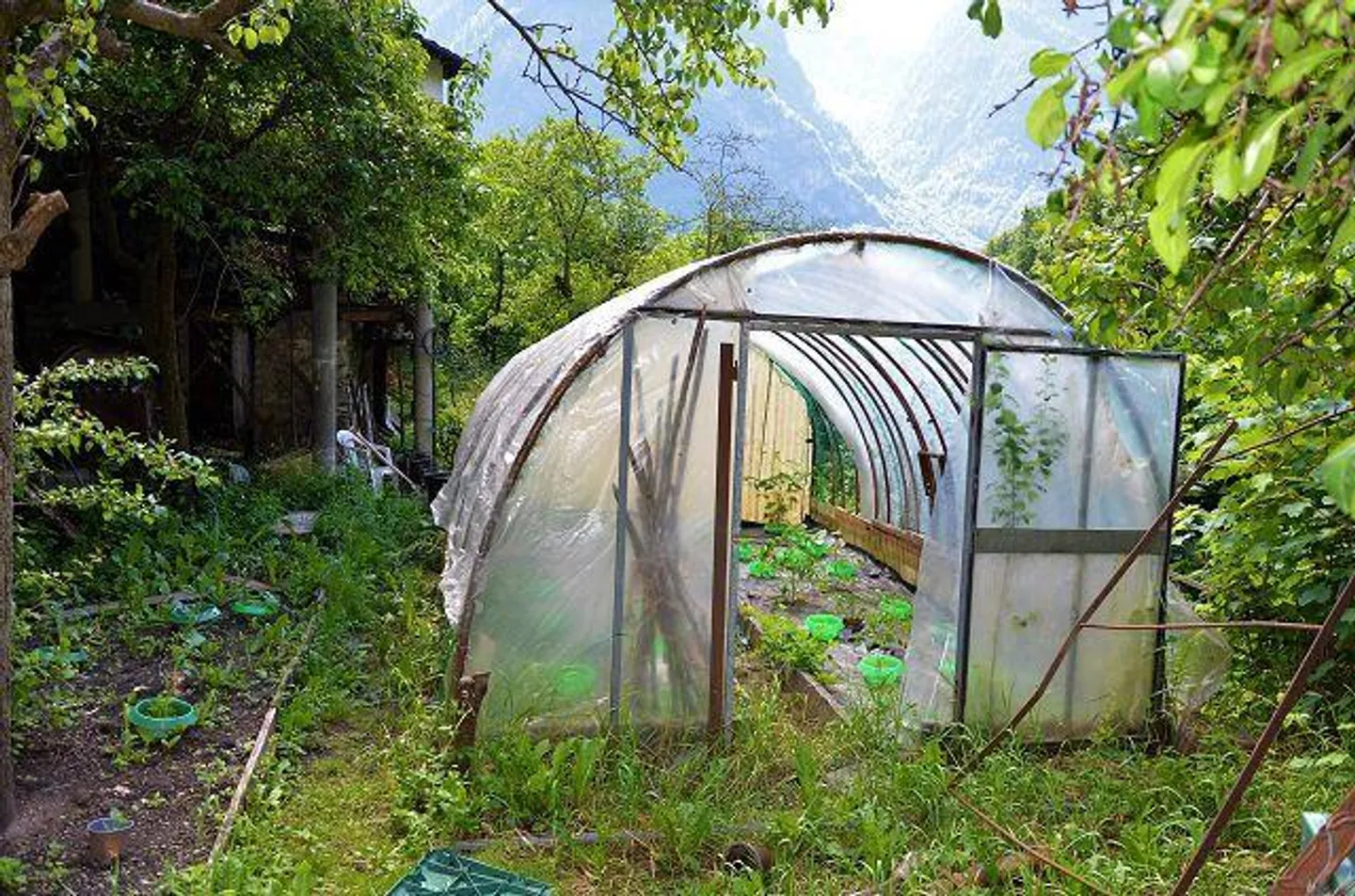 «4-Zimmer-Haus zum Ausbauen mit Garten am Fluss / Casa di 4 loc. da rinnovare con bel giardino vicino al fiume e splendida vista» - Foto 35 di 57