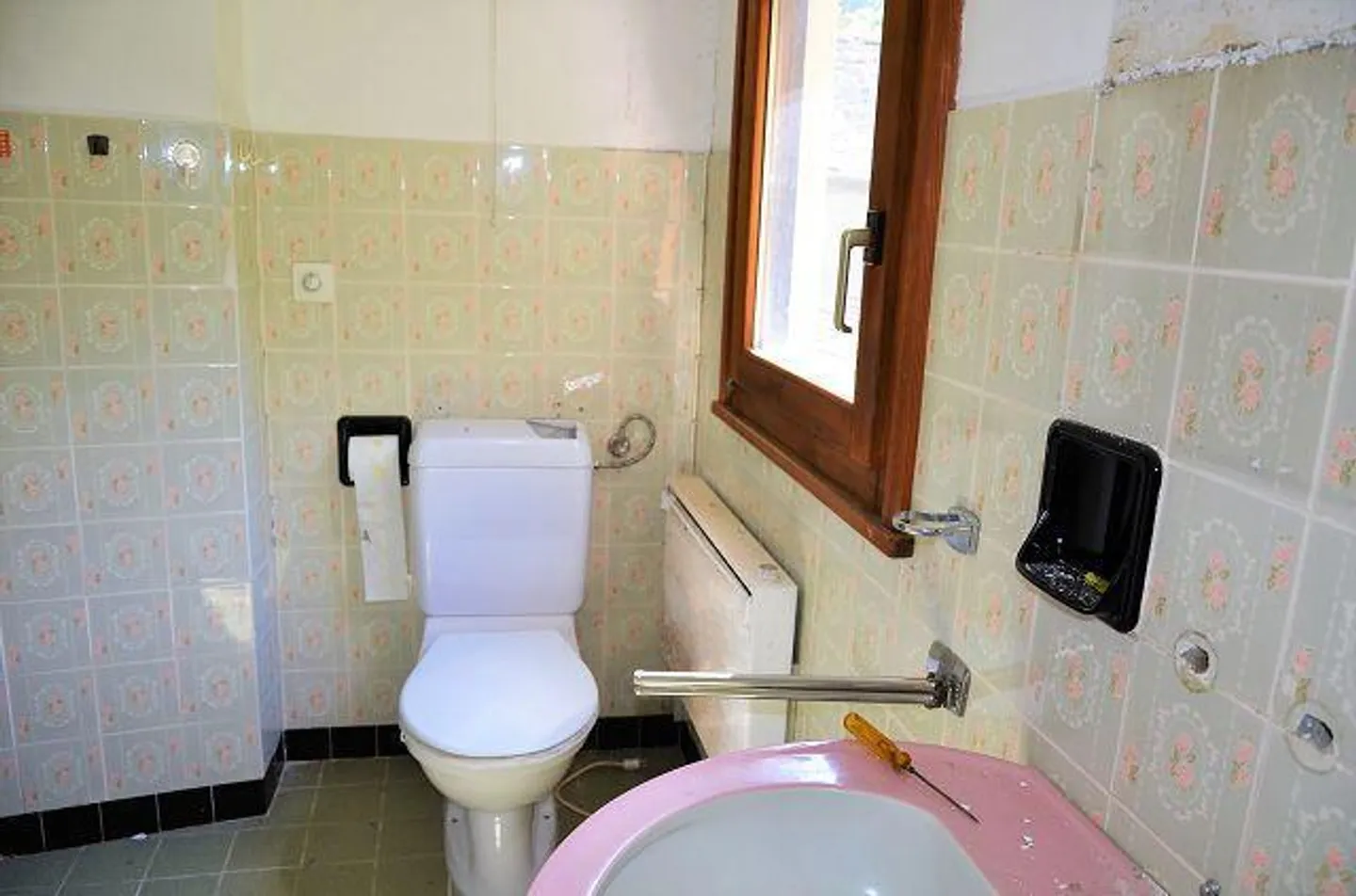 «4-Zimmer-Haus zum Ausbauen mit Garten am Fluss / Casa di 4 loc. da rinnovare con bel giardino vicino al fiume e splendida vista» - Foto 19 di 57