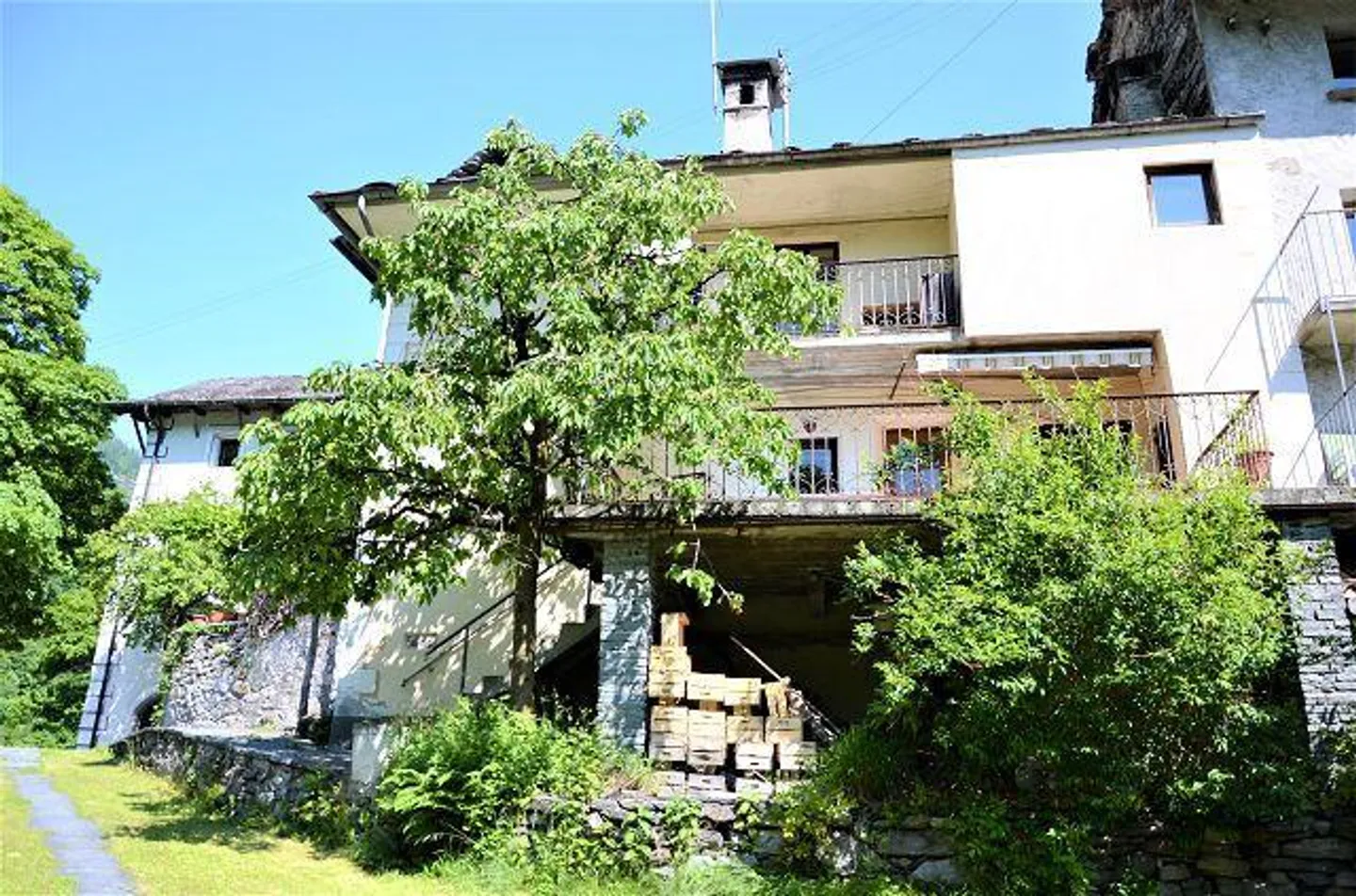 «4-Zimmer-Haus zum Ausbauen mit Garten am Fluss / Casa di 4 loc. da rinnovare con bel giardino vicino al fiume e splendida vista» - Foto 40 di 57