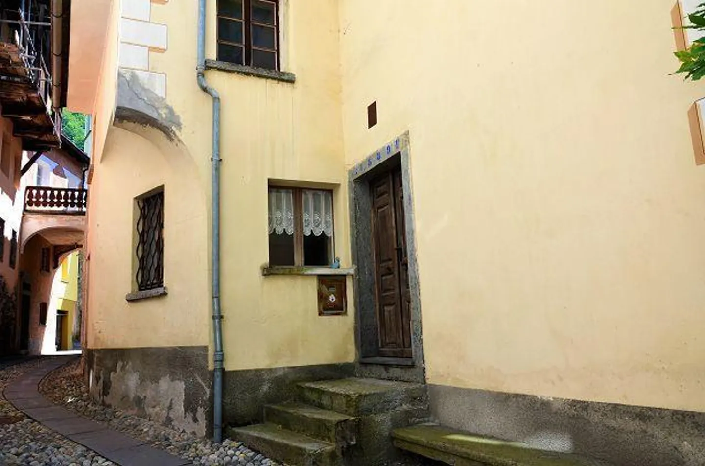 «4-Zimmer-Haus zum Ausbauen mit Garten am Fluss / Casa di 4 loc. da rinnovare con bel giardino vicino al fiume e splendida vista» - Foto 42 di 57