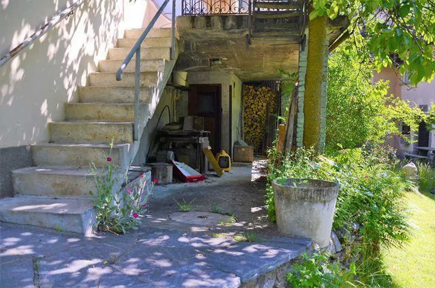 «4-Zimmer-Haus zum Ausbauen mit Garten am Fluss / Casa di 4 loc. da rinnovare con bel giardino vicino al fiume e splendida vista» - Foto 44 di 57