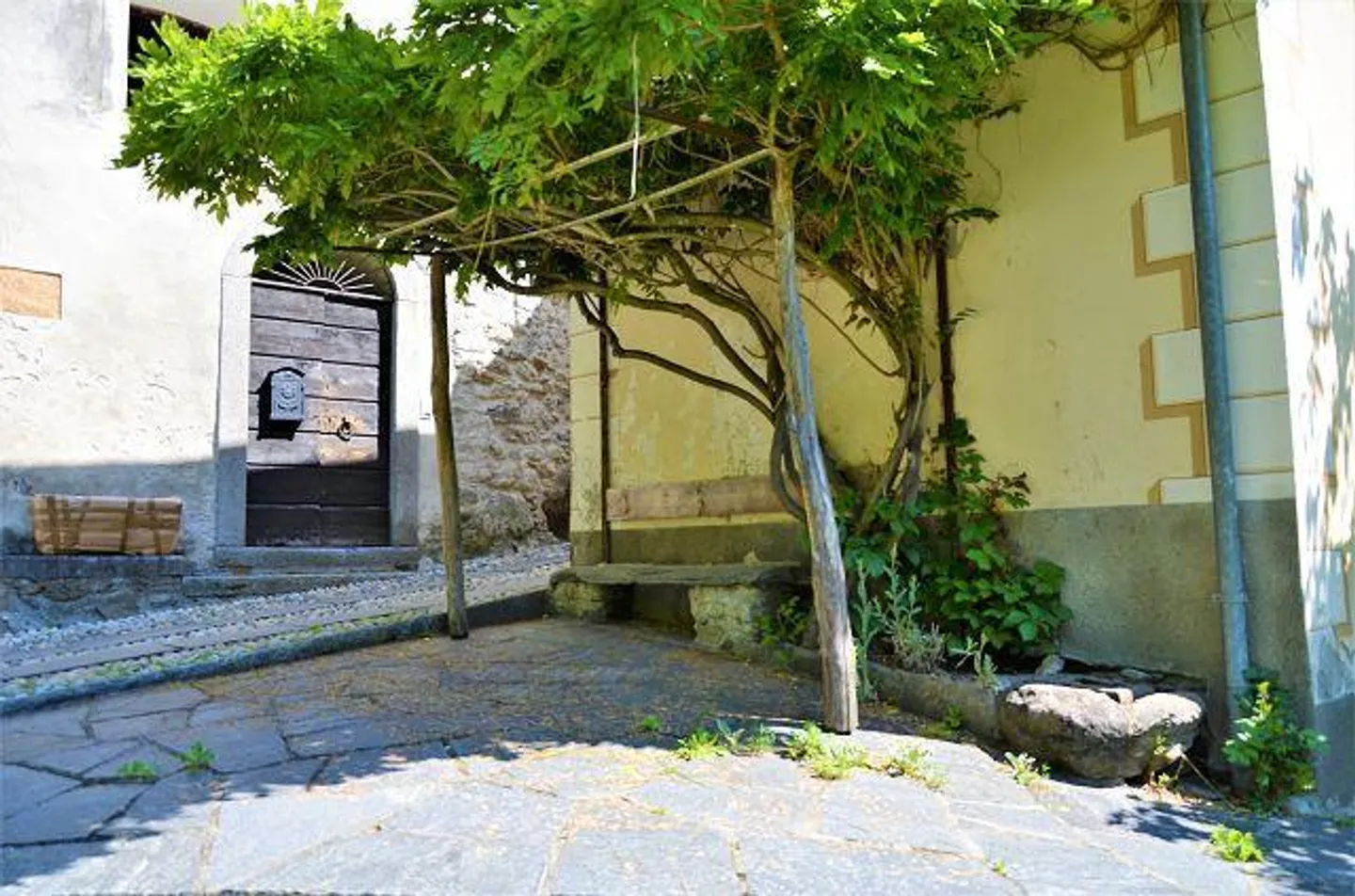 «4-Zimmer-Haus zum Ausbauen mit Garten am Fluss / Casa di 4 loc. da rinnovare con bel giardino vicino al fiume e splendida vista» - Foto 45 di 57