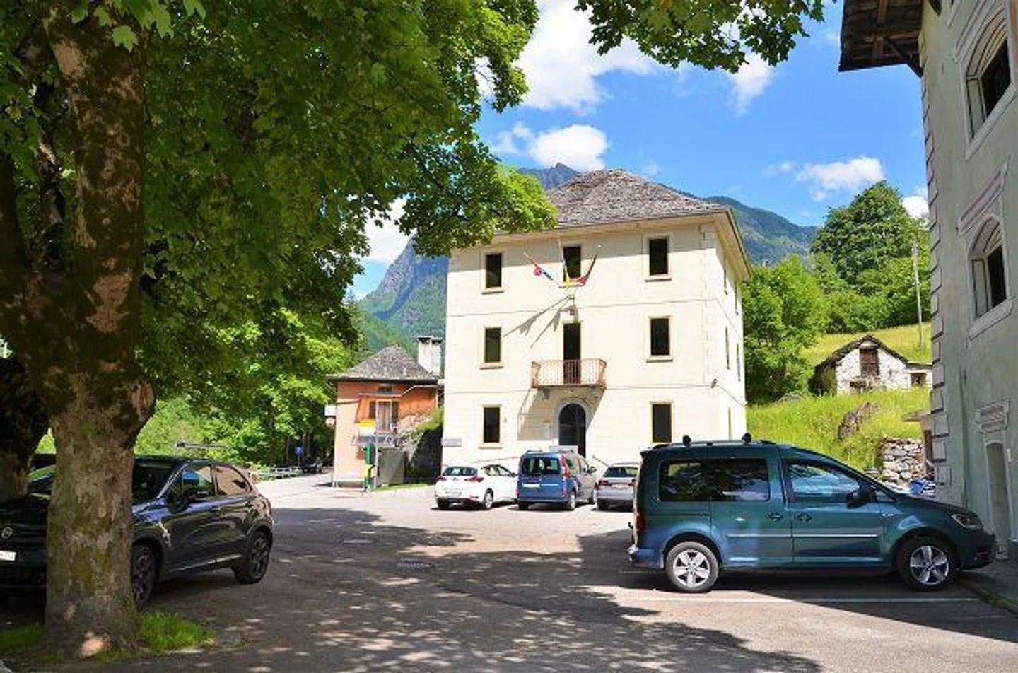 «4-Zimmer-Haus zum Ausbauen mit Garten am Fluss / Casa di 4 loc. da rinnovare con bel giardino vicino al fiume e splendida vista» - Foto 51 di 57