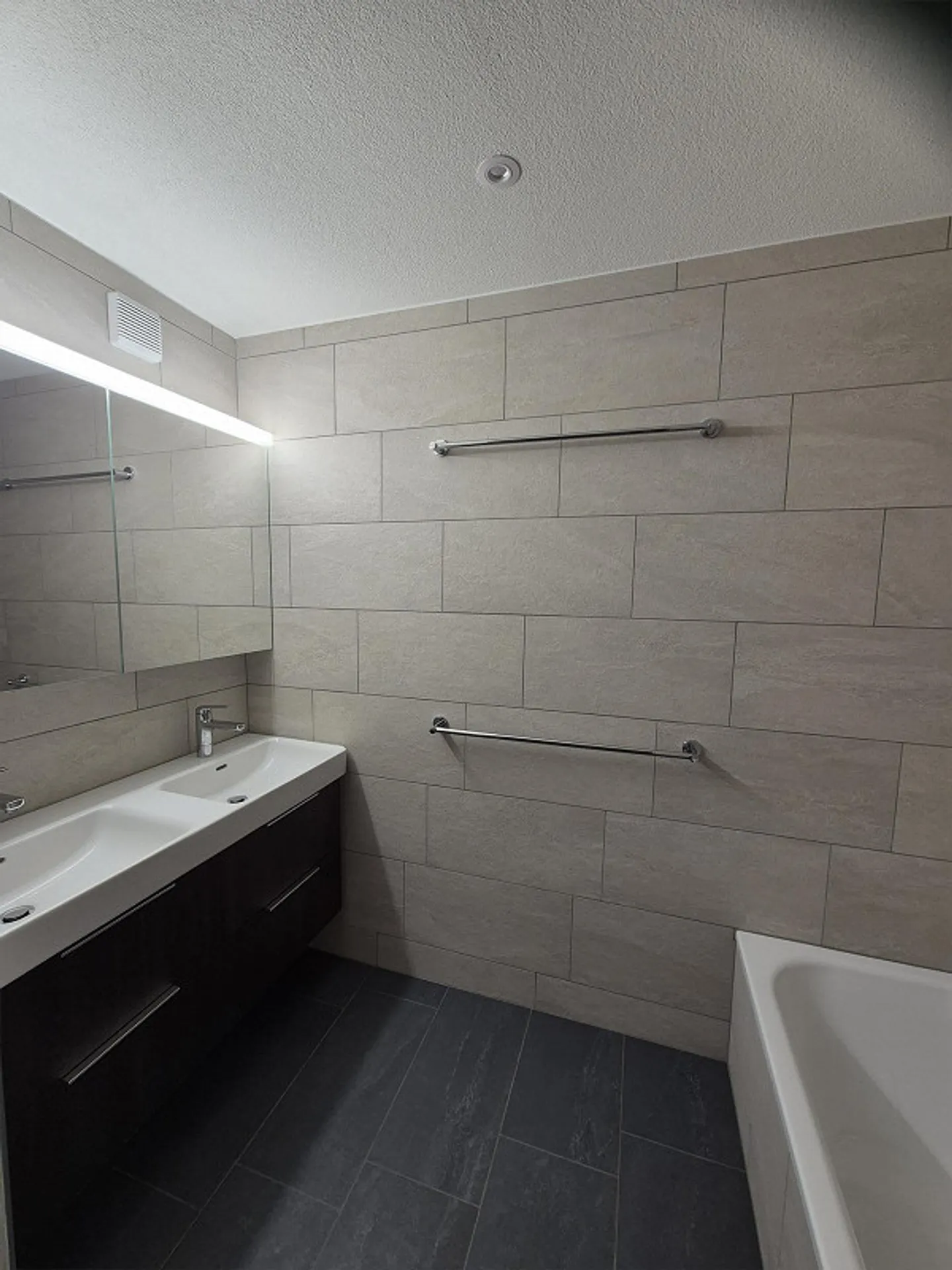 Appartement 4.5 pièces fraîchement rénové avec étang et jardin à louer - Photo 8 sur 16