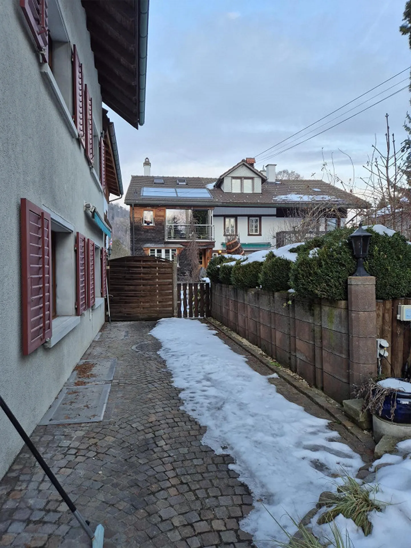 Appartement 4.5 pièces fraîchement rénové avec étang et jardin à louer - Photo 15 sur 16