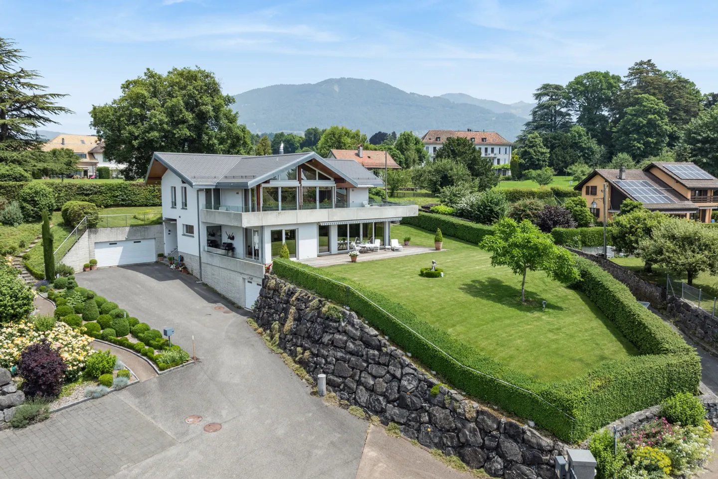 Prestigieuse Villa mit Panoramablick auf den Genfersee und die Alpen - Foto 3 von 17