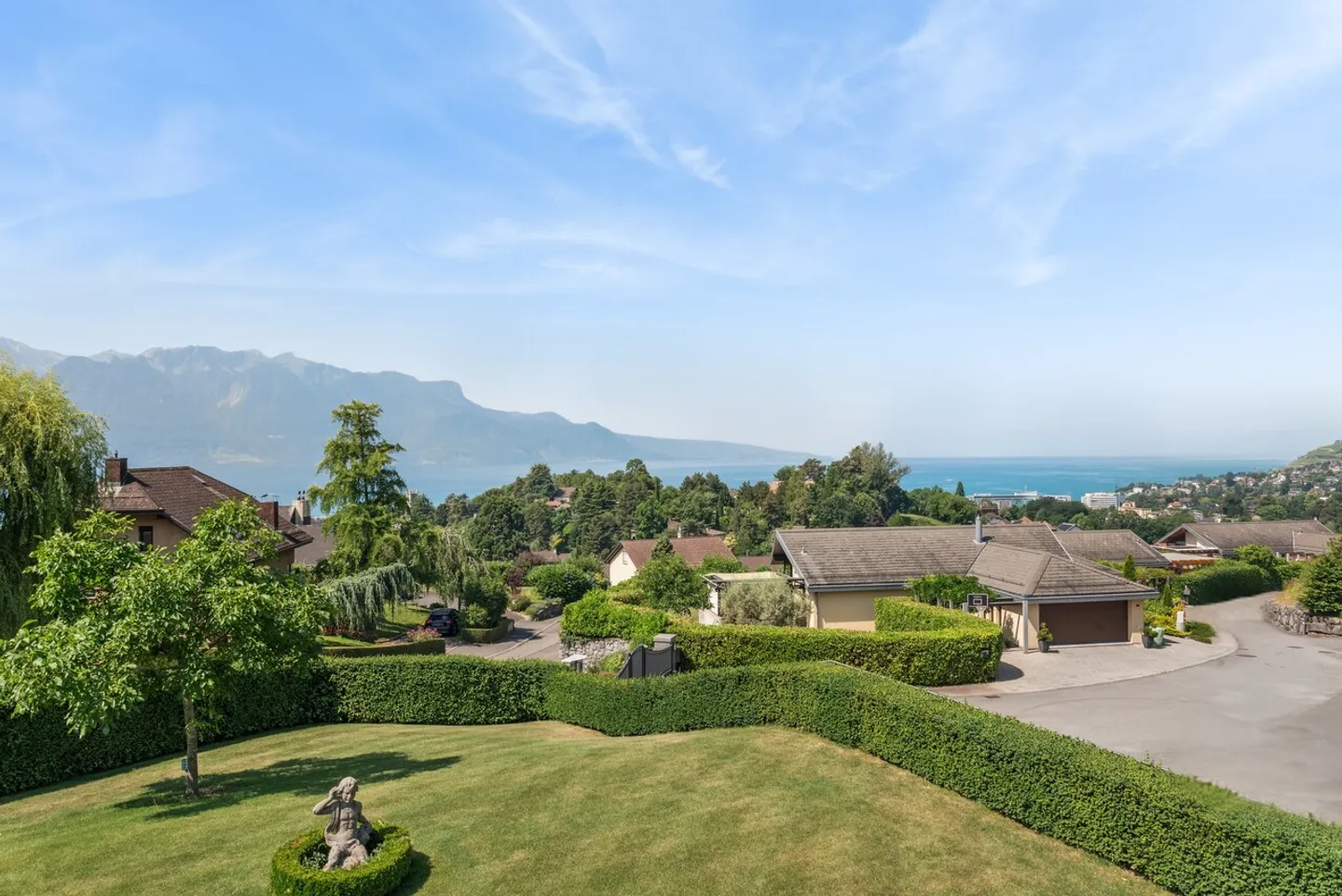 Prestigieuse Villa mit Panoramablick auf den Genfersee und die Alpen - Foto 2 von 17