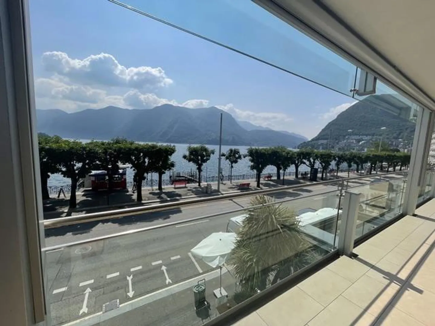 Elegante Büros mit Seeblick - Foto 1 von 14