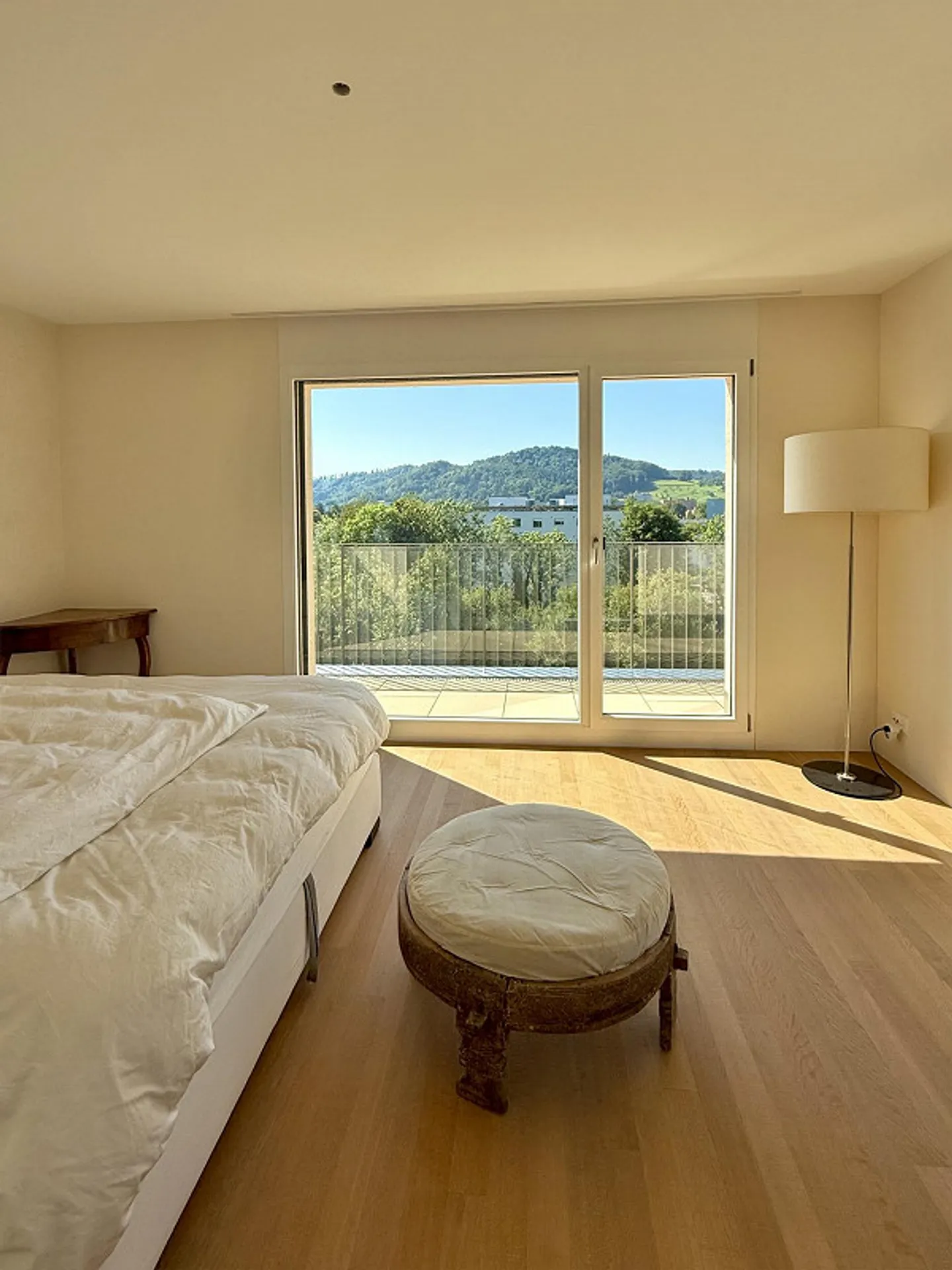 Hochwertige 3.5-Zimmer-Attika an Toplage mit Süd- und Nordterrasse - Foto 5 von 6