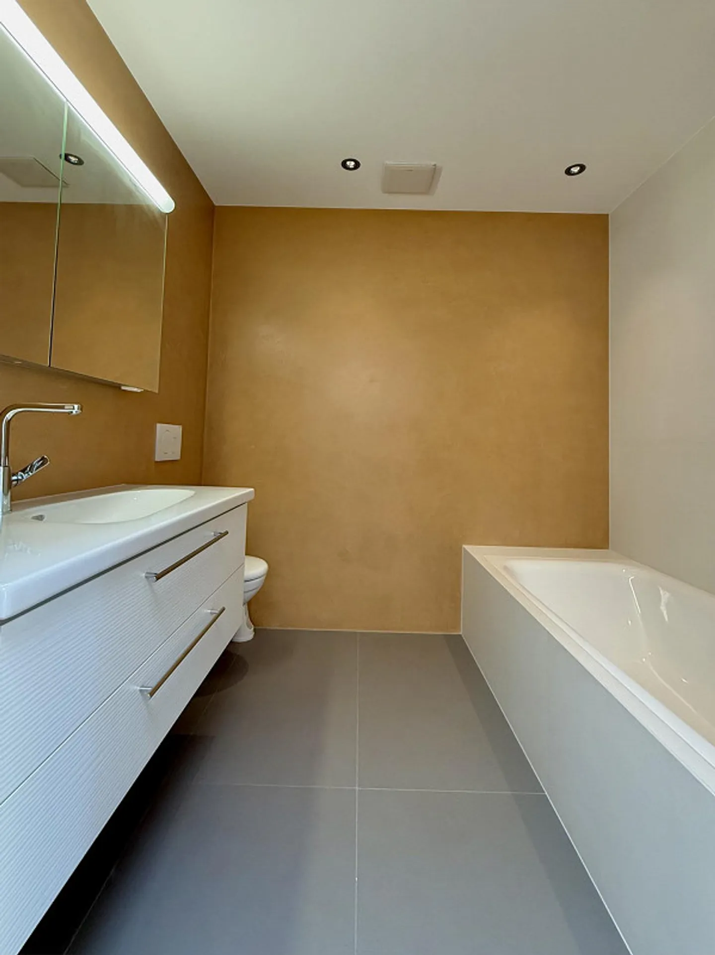 Hochwertige 3.5-Zimmer-Attika an Toplage mit Süd- und Nordterrasse - Foto 6 von 6