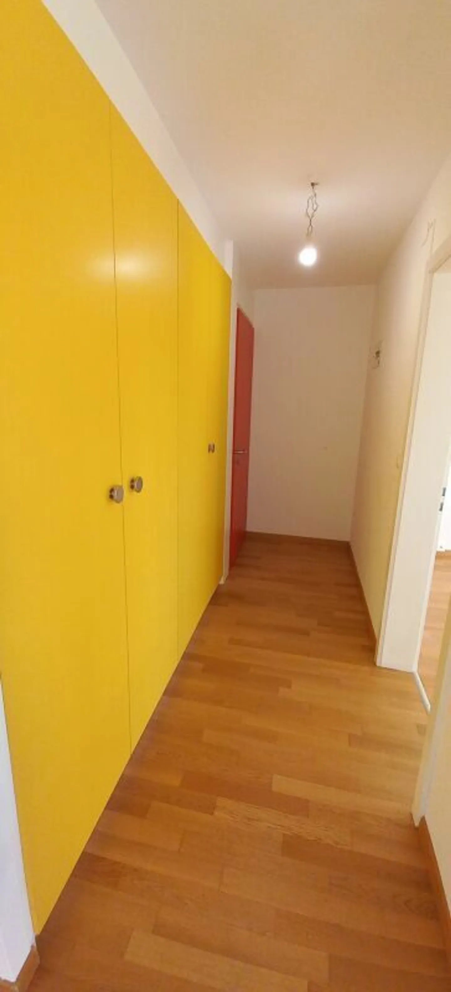 Bell'appartamento di 3 stanze vicino ai negozi - Foto 6 di 10
