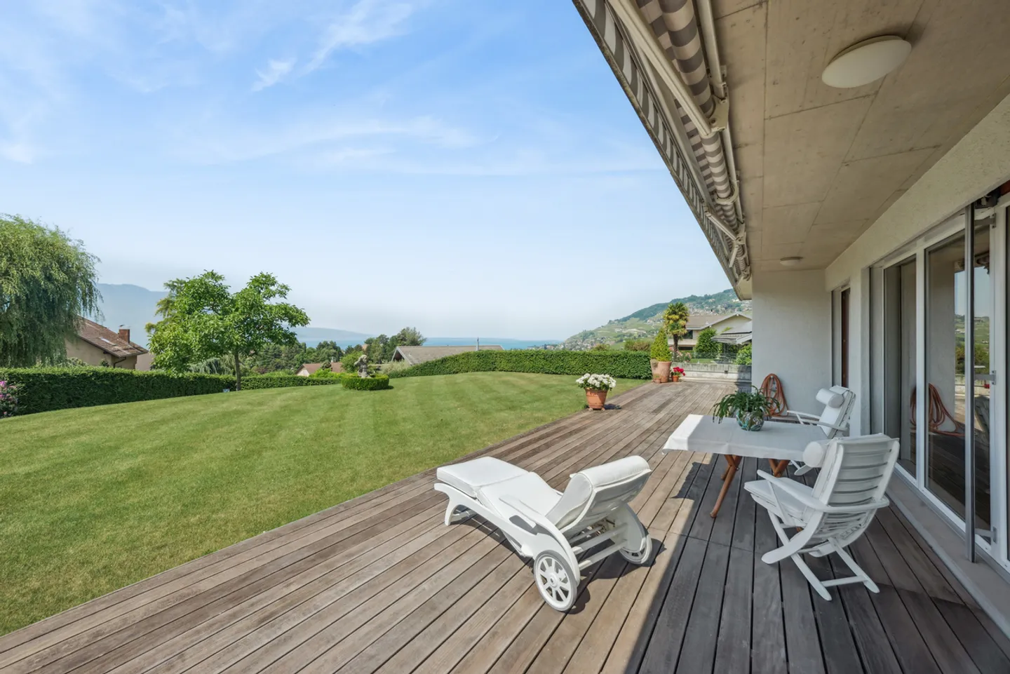 Prestigieuse Villa mit Panoramablick auf den Genfersee und die Alpen - Foto 15 von 17