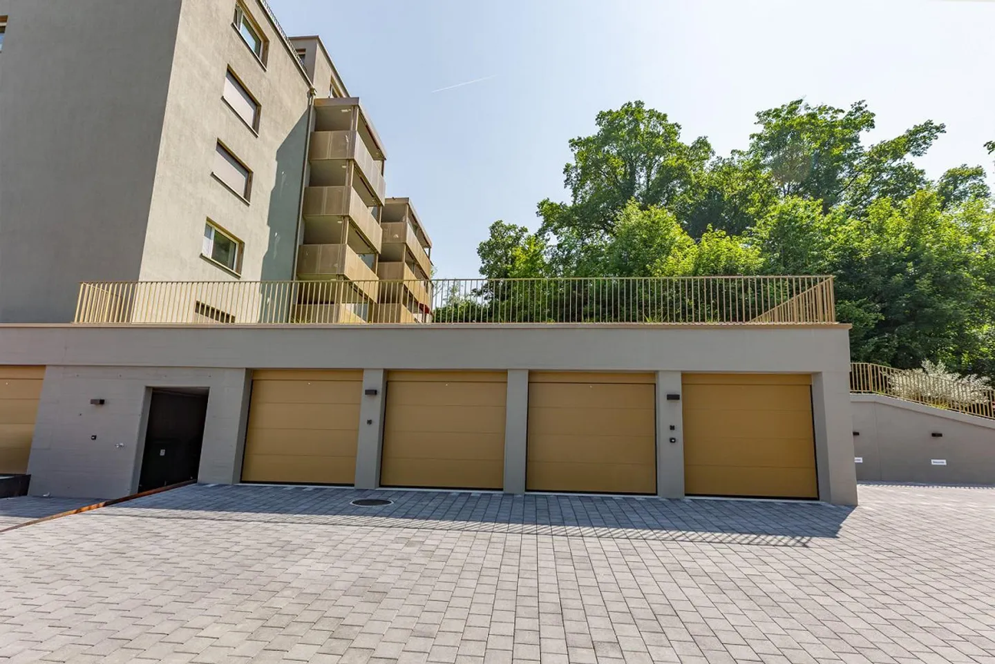 Box garage gratuiti con parcheggio esterno - Foto 2 di 3