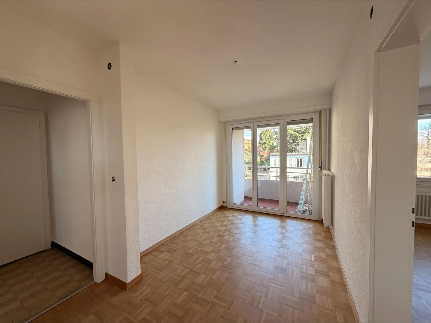 Convenient Apartment Near Transport - Photo 3 of 6