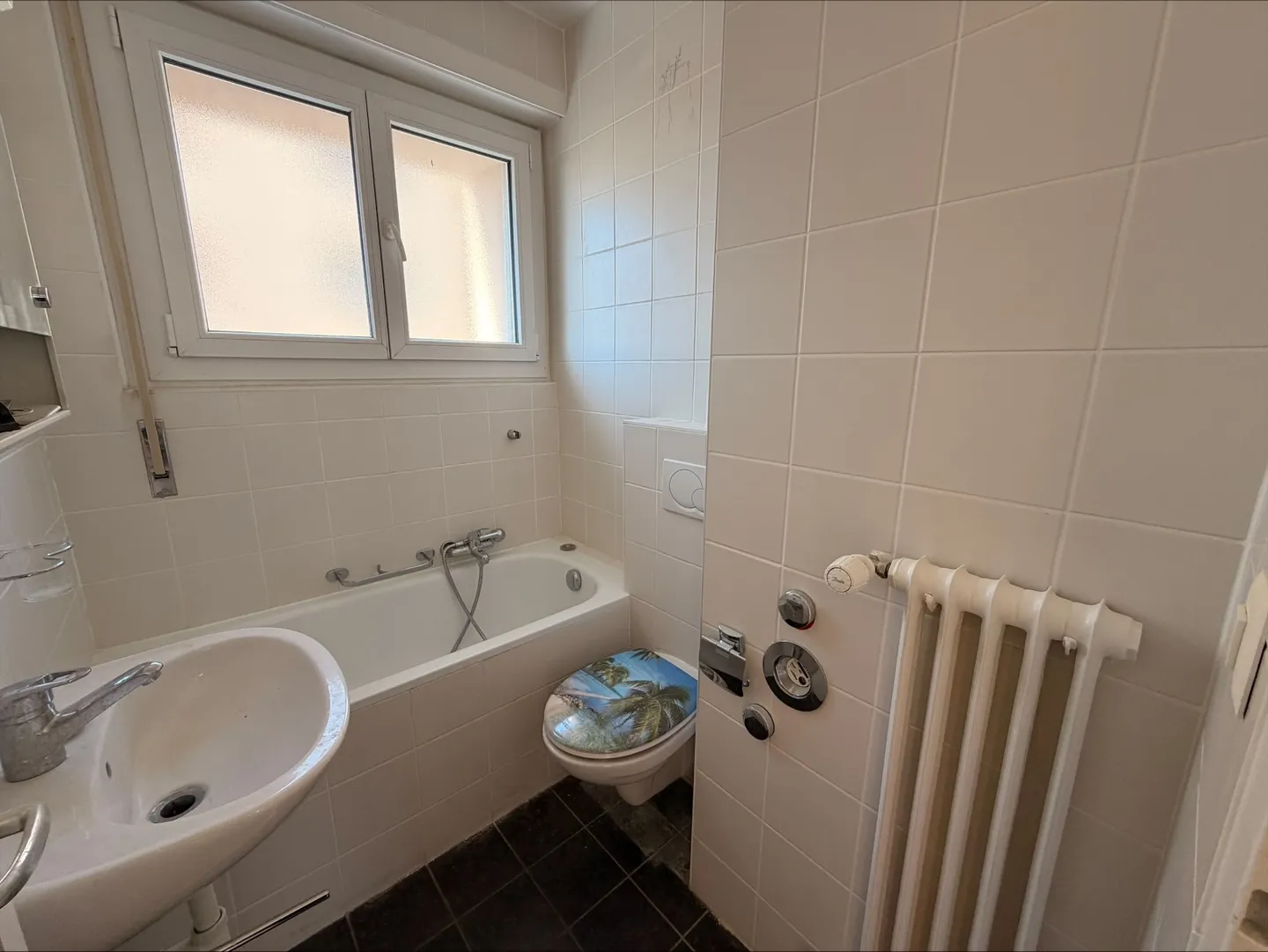 Convenient Apartment Near Transport - Photo 5 of 6