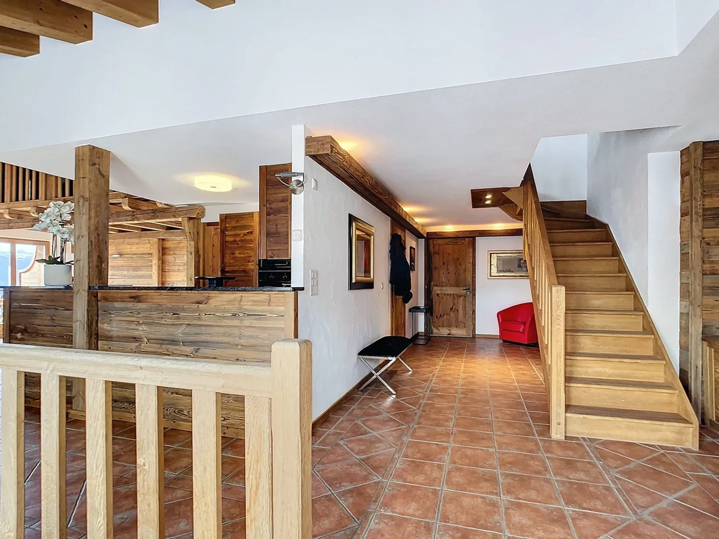 Magnifique Duplex en Dernier Étage à Crans-Montana - Vue Inégalée - Photo 3 sur 14