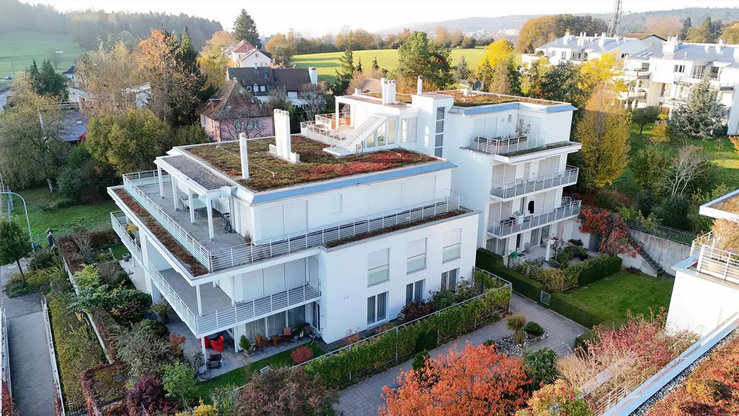 5.5-Room Apartment in Prime Location Including Parking Space - Photo 1 of 13