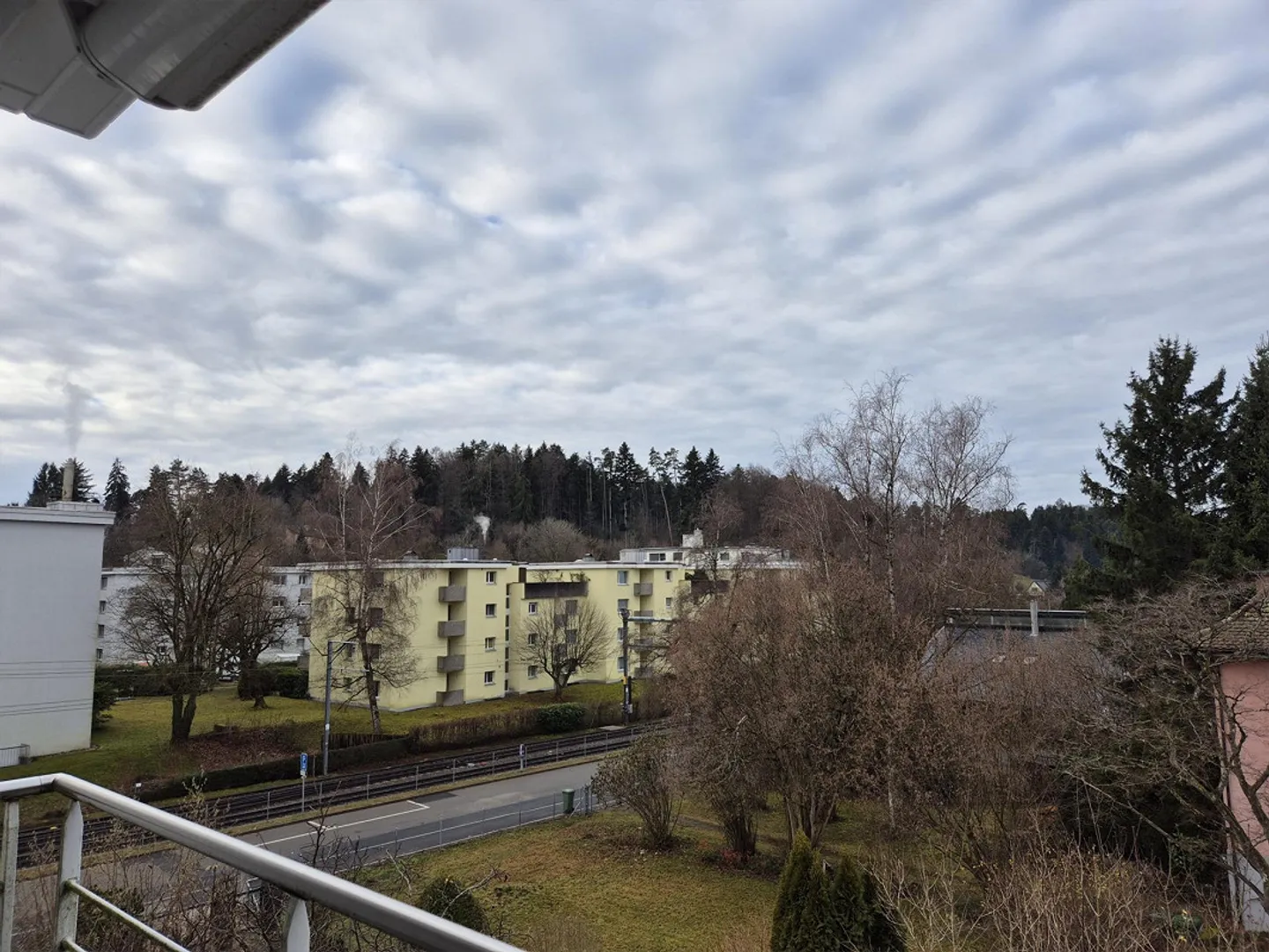 5.5-Room Apartment in Prime Location Including Parking Space - Photo 2 of 13