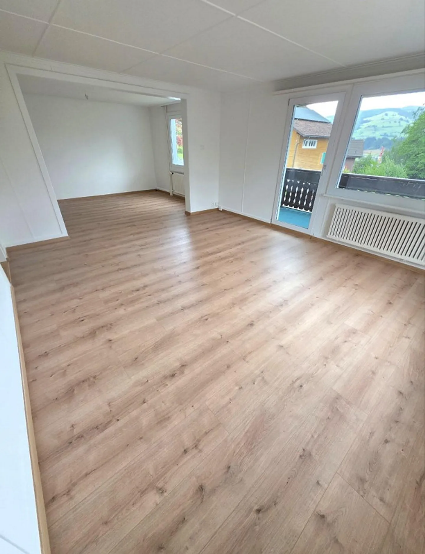 Charmante, fraîchement rénovée appartement de 3,5 pièces, très ensoleillé - Photo 5 sur 16