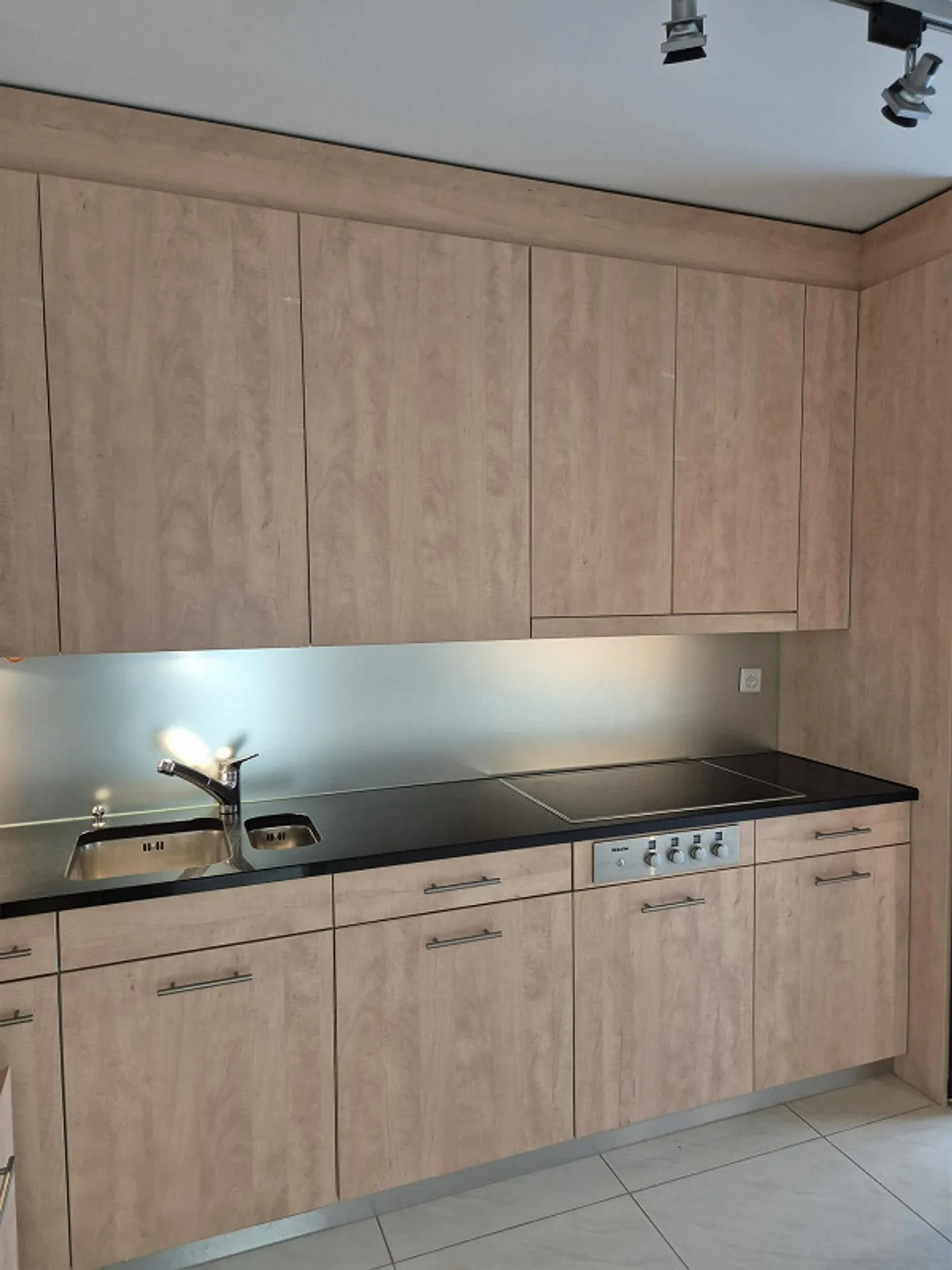 5.5-Room Apartment in Prime Location Including Parking Space - Photo 4 of 13