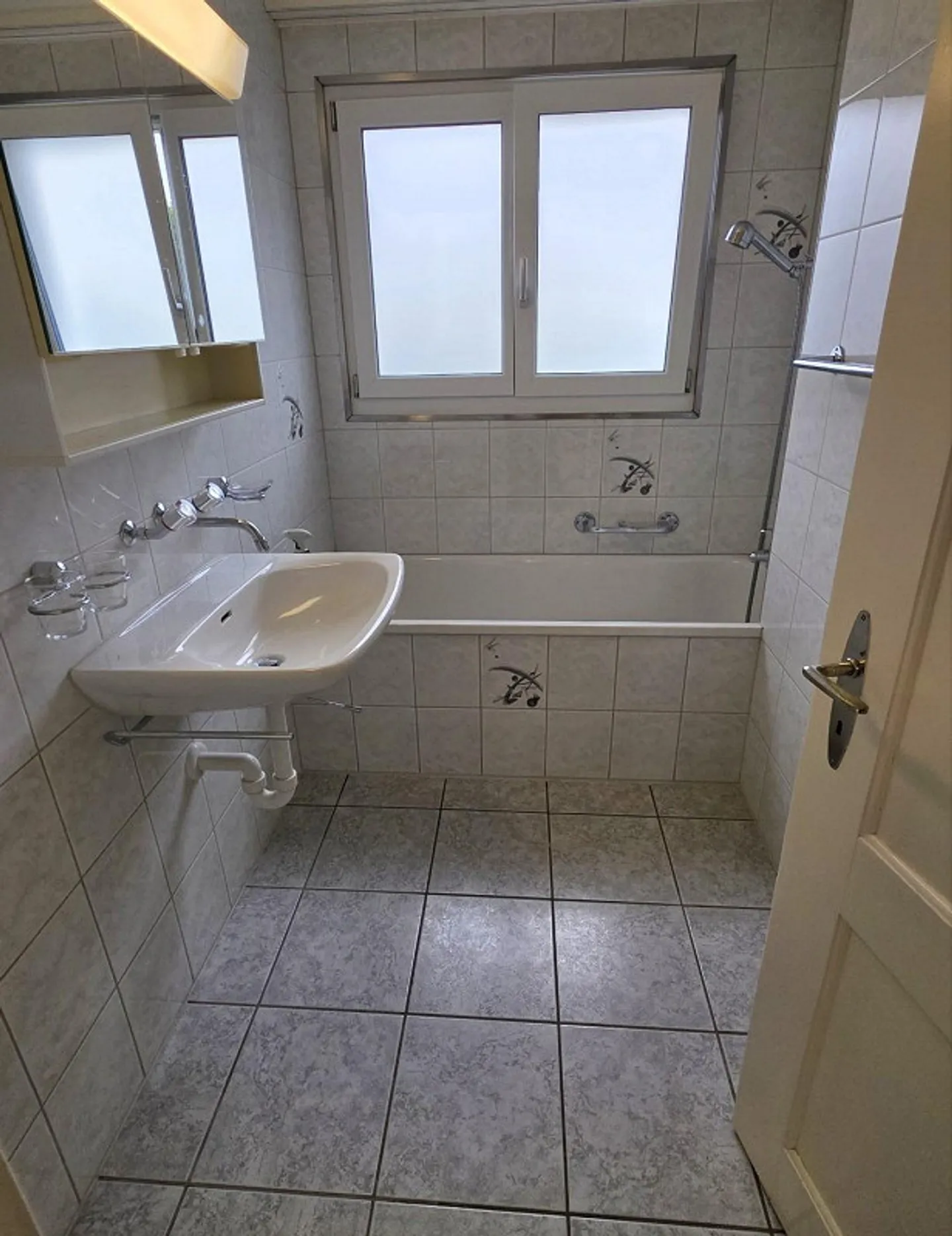 Charmante, fraîchement rénovée appartement de 3,5 pièces, très ensoleillé - Photo 13 sur 16