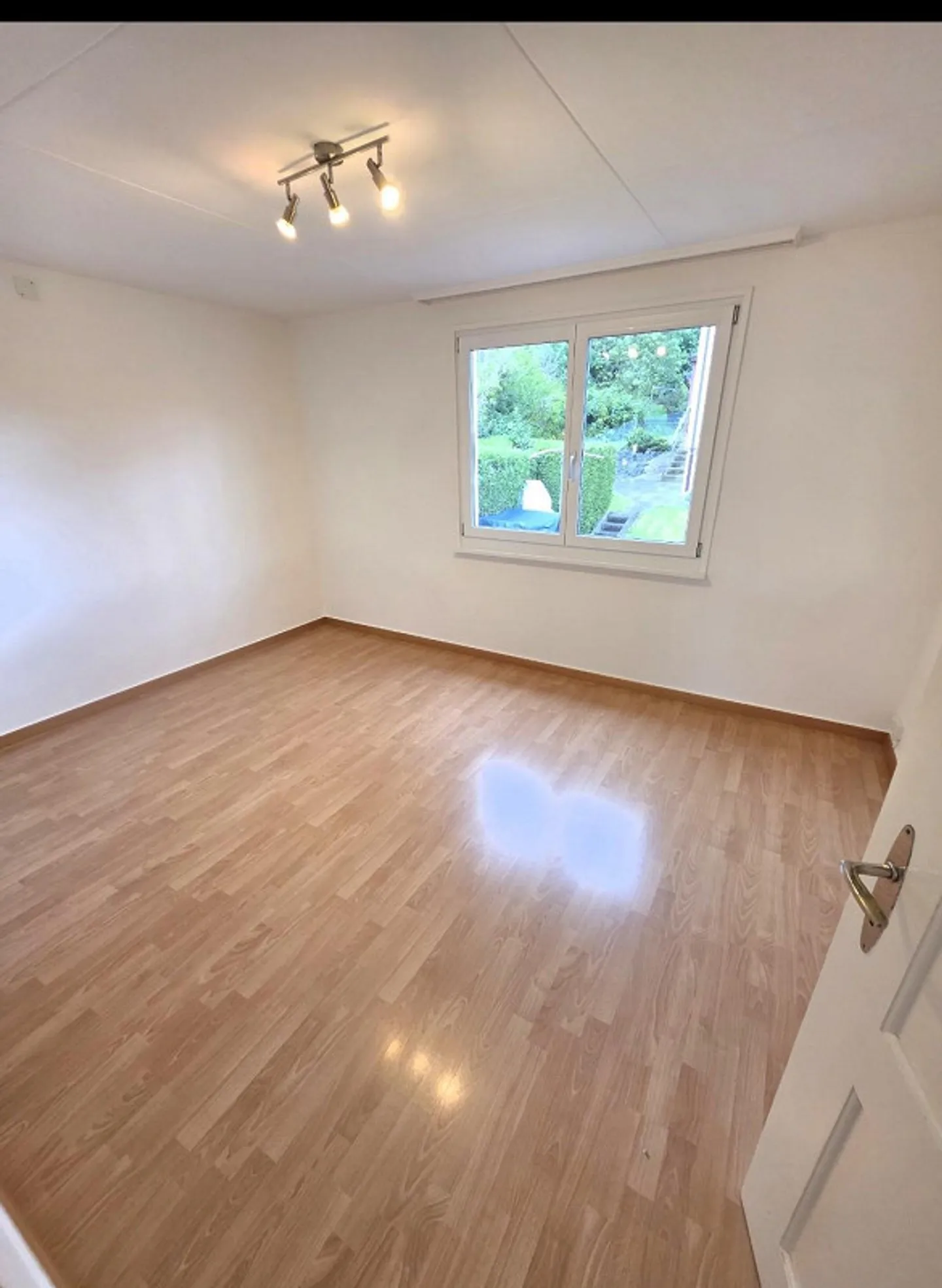 Charmante, fraîchement rénovée appartement de 3,5 pièces, très ensoleillé - Photo 14 sur 16