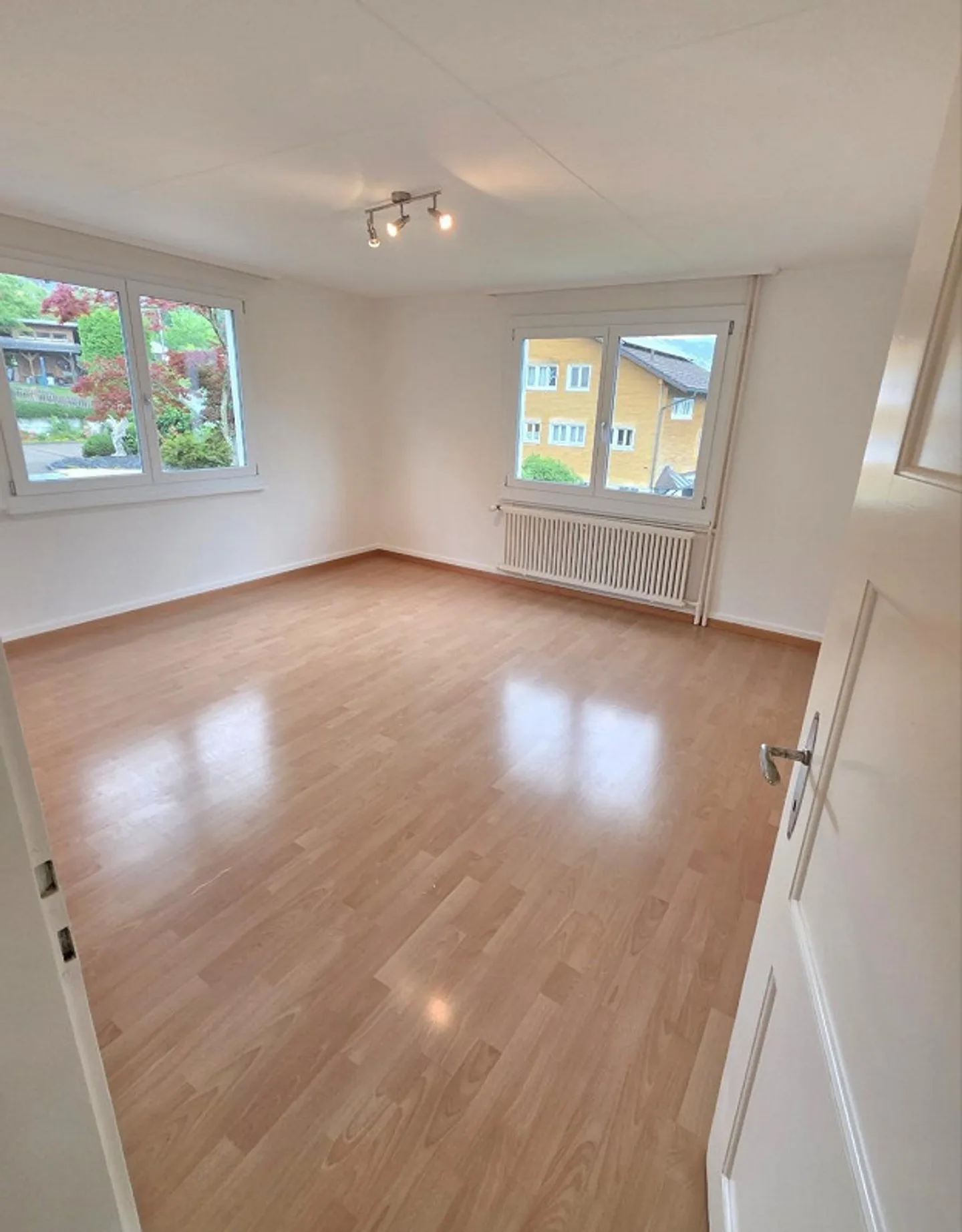 Charmante, fraîchement rénovée appartement de 3,5 pièces, très ensoleillé - Photo 15 sur 16