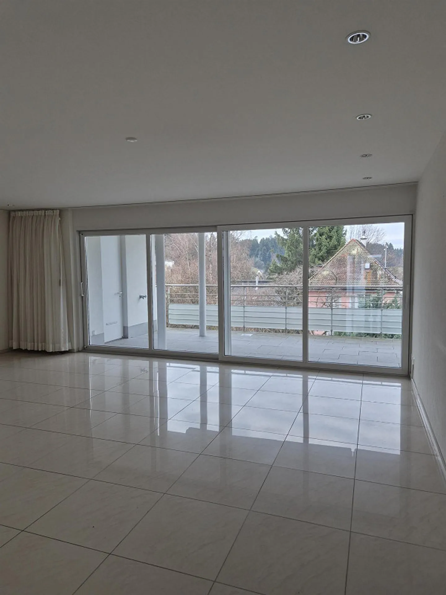 5.5-Room Apartment in Prime Location Including Parking Space - Photo 7 of 13