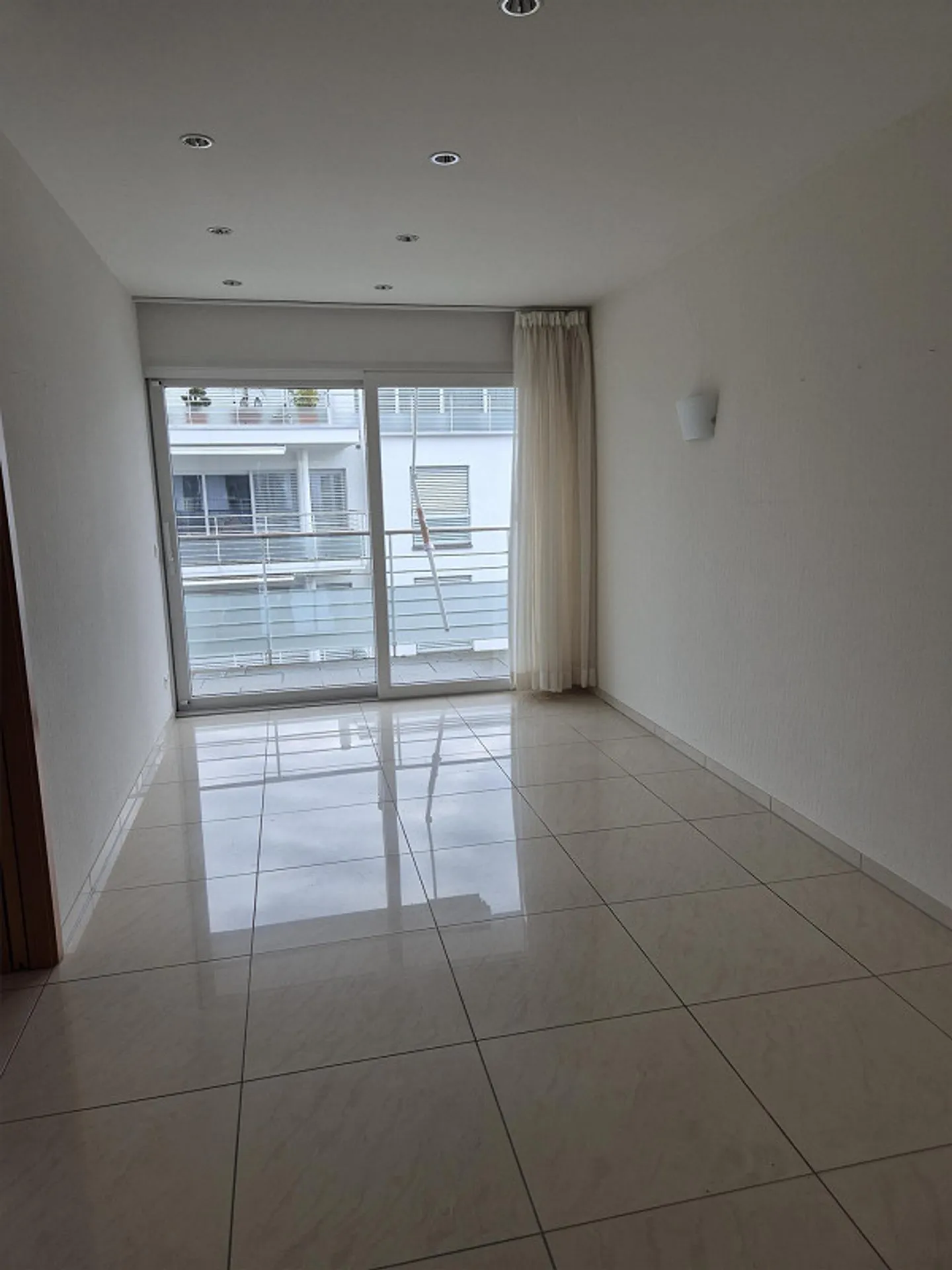 5.5-Room Apartment in Prime Location Including Parking Space - Photo 8 of 13